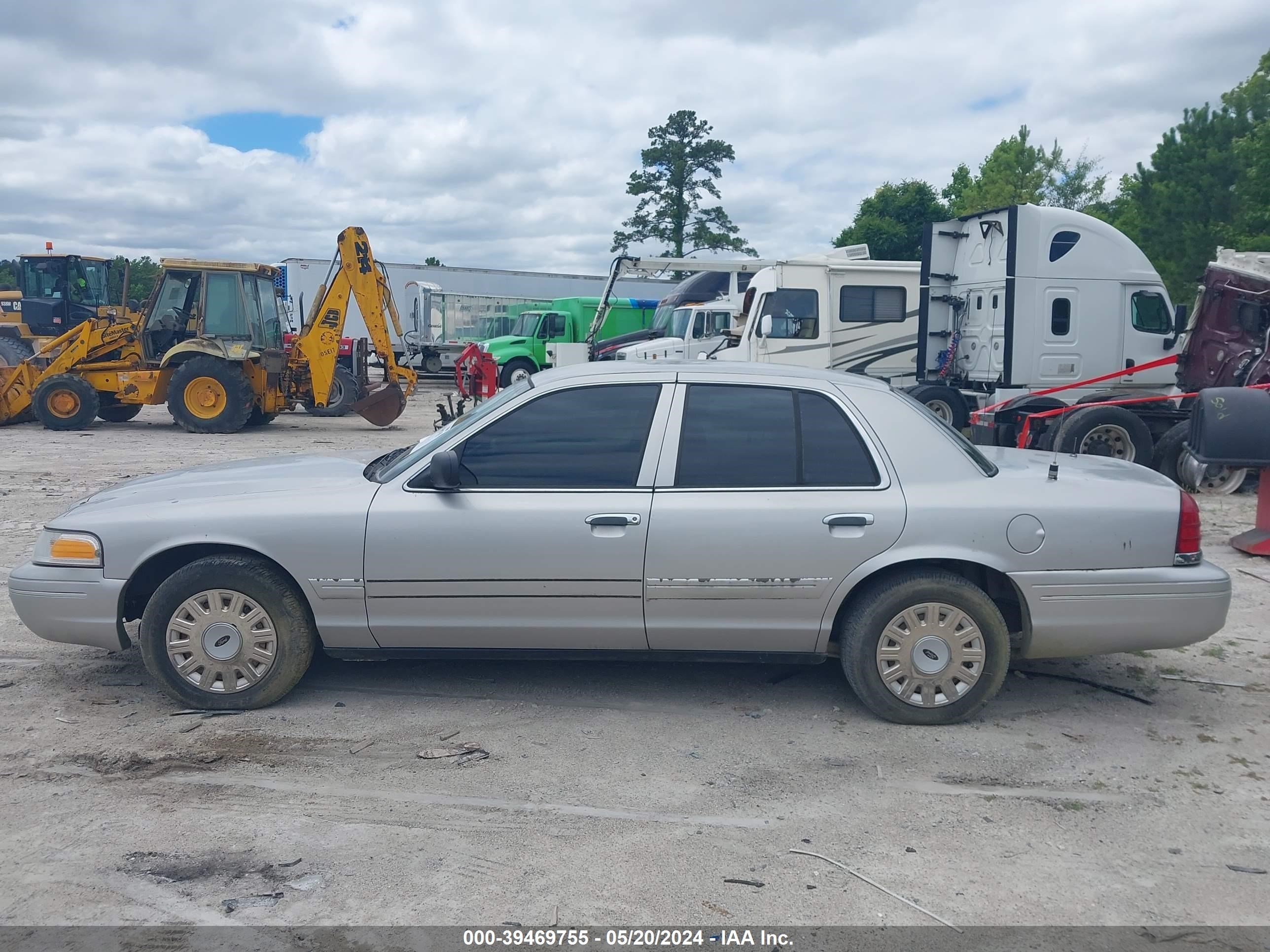 Photo 13 VIN: 2FAFP71W55X175764 - FORD CROWN VICTORIA 