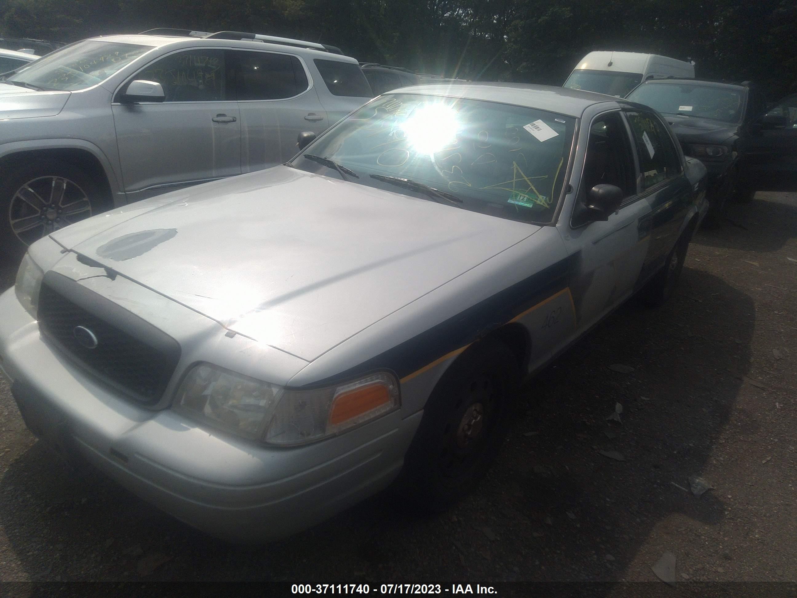 Photo 1 VIN: 2FAFP71W57X125806 - FORD CROWN VICTORIA 