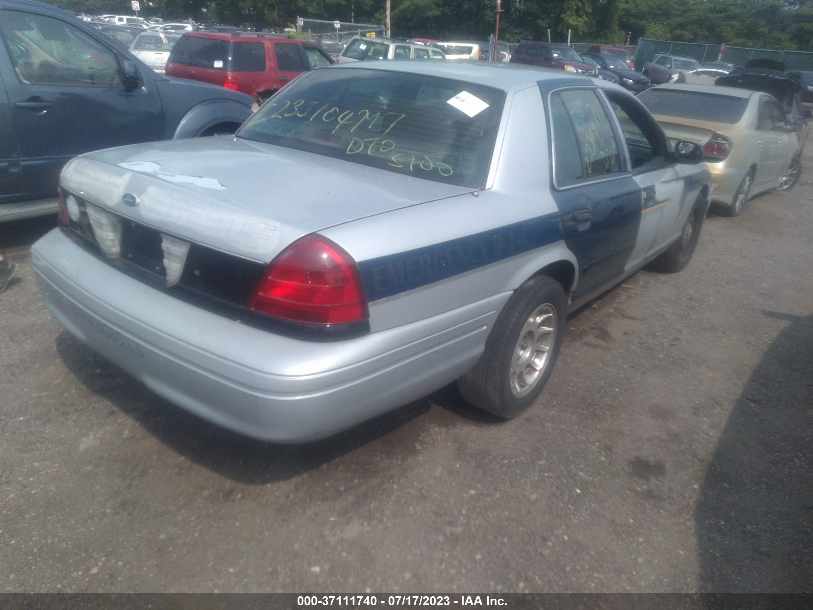 Photo 3 VIN: 2FAFP71W57X125806 - FORD CROWN VICTORIA 