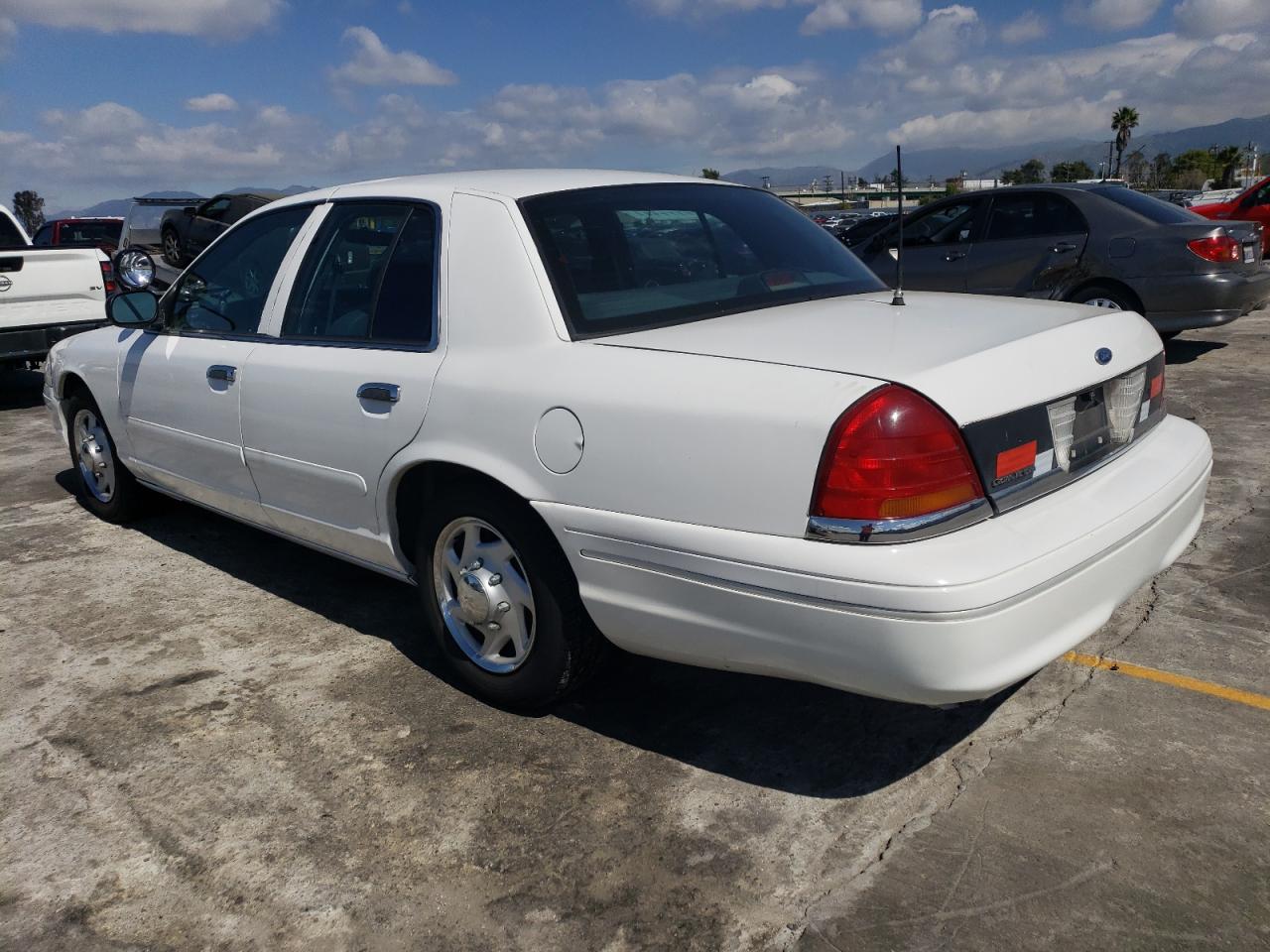 Photo 1 VIN: 2FAFP71W5WX138487 - FORD CROWN VICTORIA 