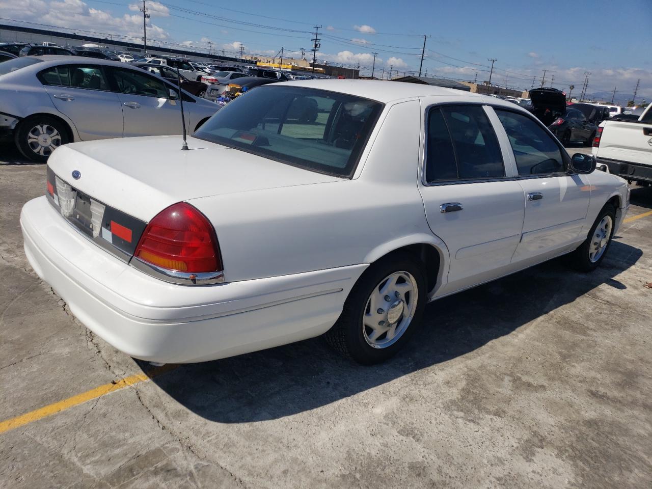 Photo 2 VIN: 2FAFP71W5WX138487 - FORD CROWN VICTORIA 