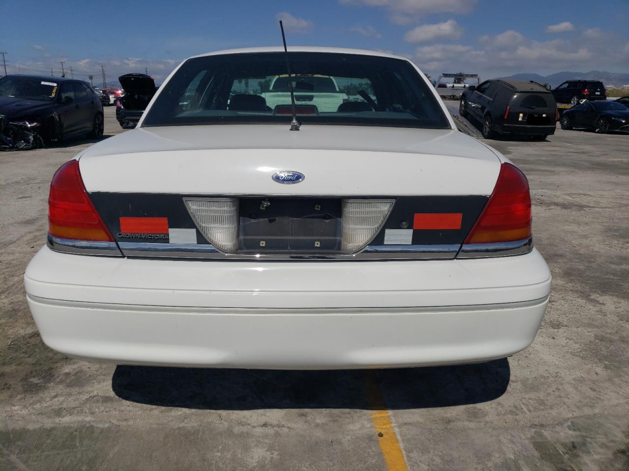 Photo 5 VIN: 2FAFP71W5WX138487 - FORD CROWN VICTORIA 