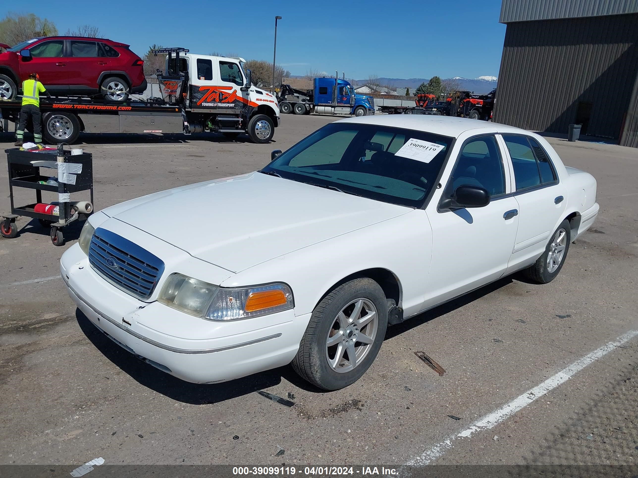 Photo 1 VIN: 2FAFP71W5WX160893 - FORD CROWN VICTORIA 