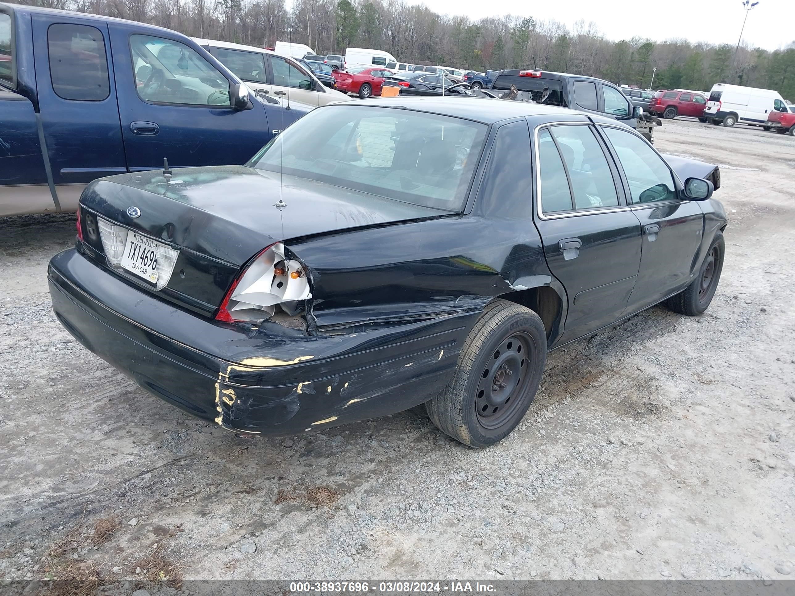 Photo 3 VIN: 2FAFP71W64X138978 - FORD CROWN VICTORIA 