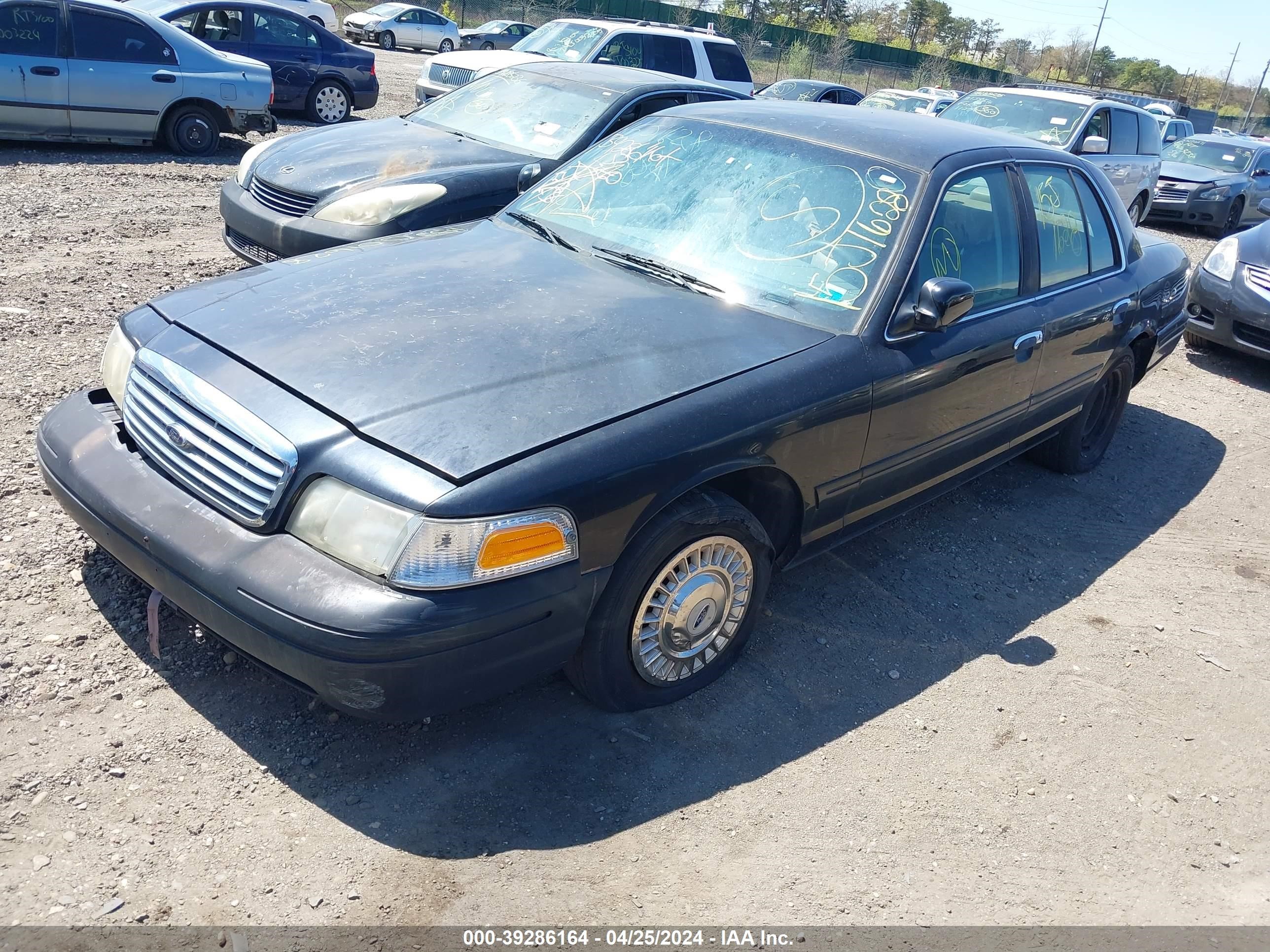 Photo 1 VIN: 2FAFP71W72X144382 - FORD CROWN VICTORIA 