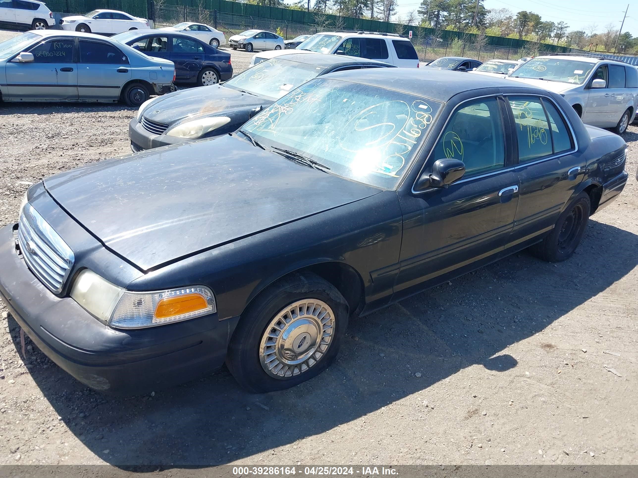 Photo 13 VIN: 2FAFP71W72X144382 - FORD CROWN VICTORIA 