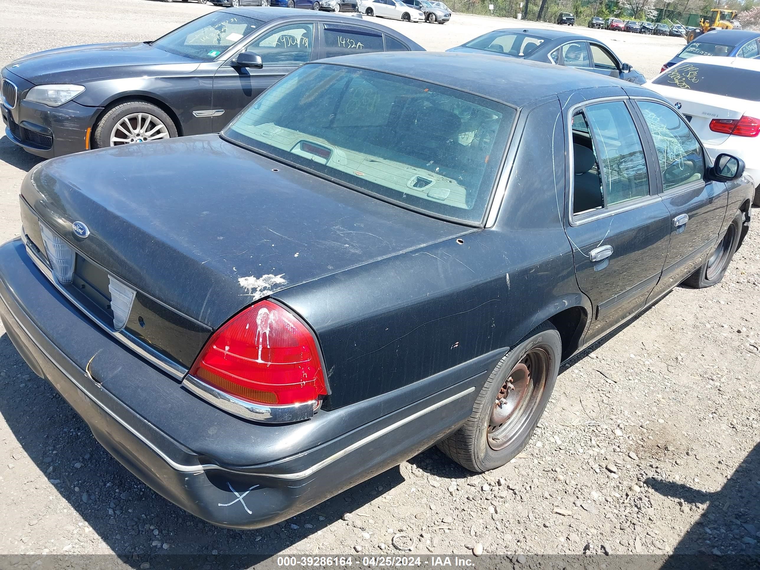 Photo 3 VIN: 2FAFP71W72X144382 - FORD CROWN VICTORIA 