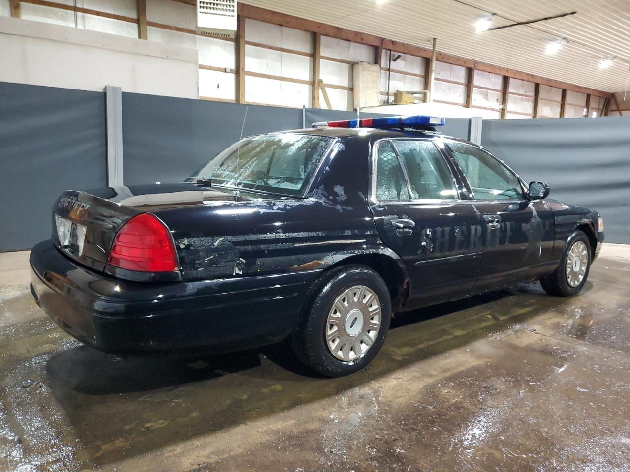 Photo 2 VIN: 2FAFP71W73X179666 - FORD CROWN VICTORIA 