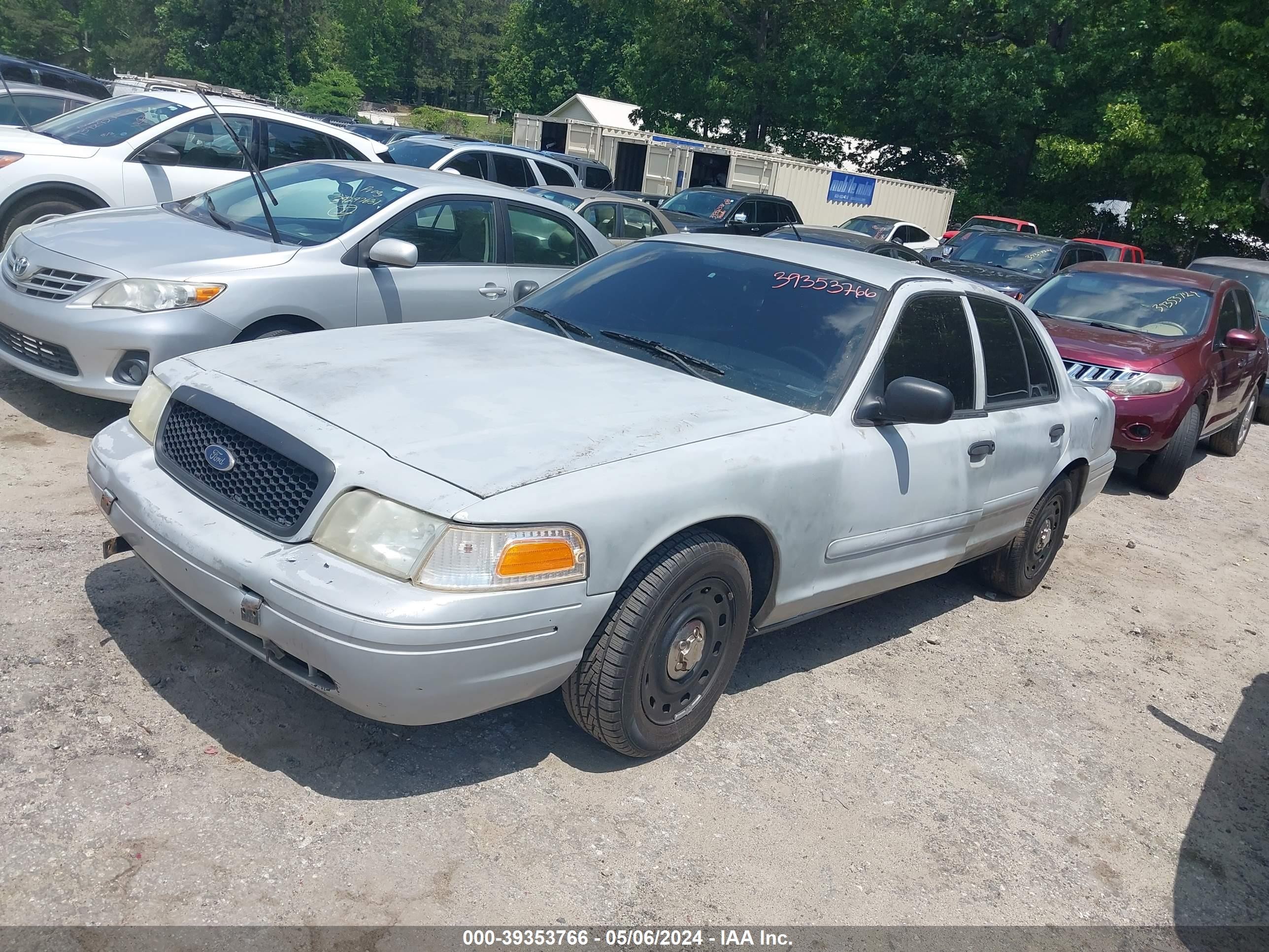 Photo 1 VIN: 2FAFP71W73X215324 - FORD CROWN VICTORIA 