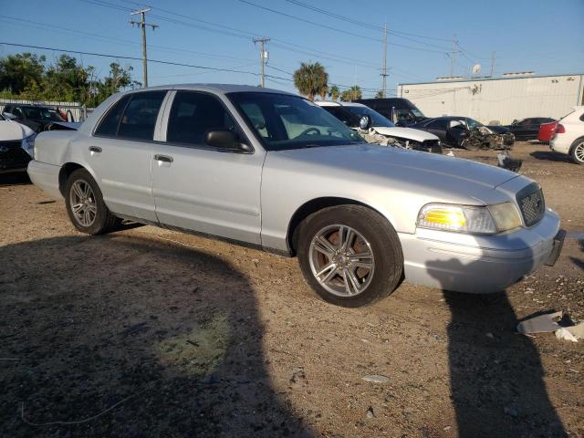 Photo 3 VIN: 2FAFP71W81X146740 - FORD CROWN VIC 