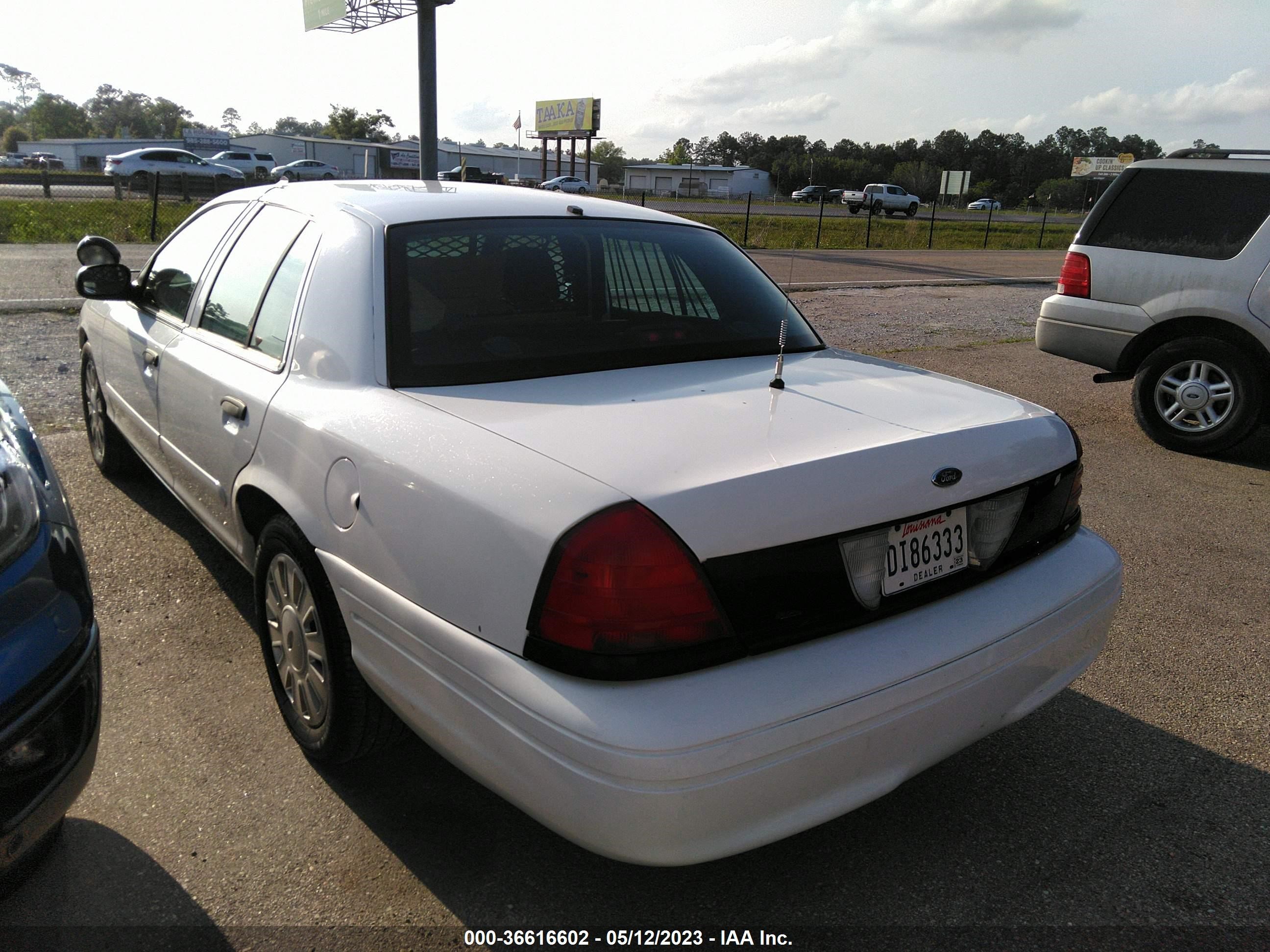 Photo 2 VIN: 2FAFP71W87X115805 - FORD CROWN VICTORIA 