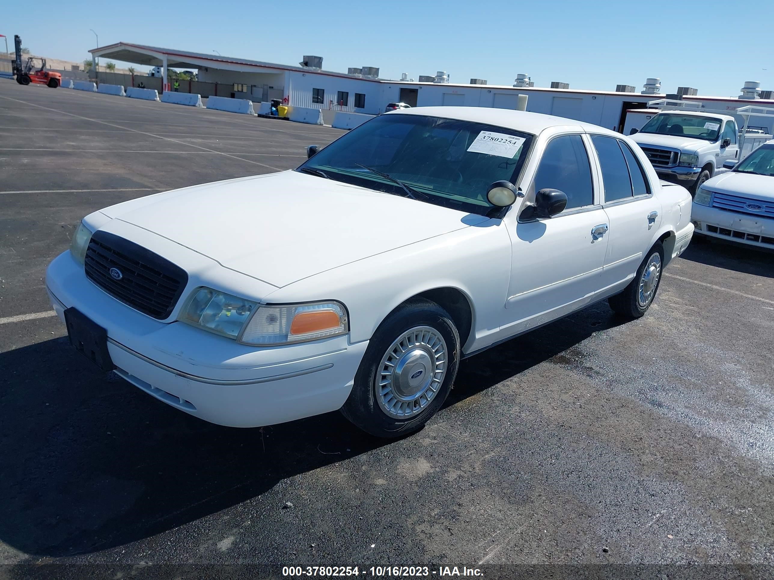 Photo 1 VIN: 2FAFP71WXWX136539 - FORD CROWN VICTORIA 