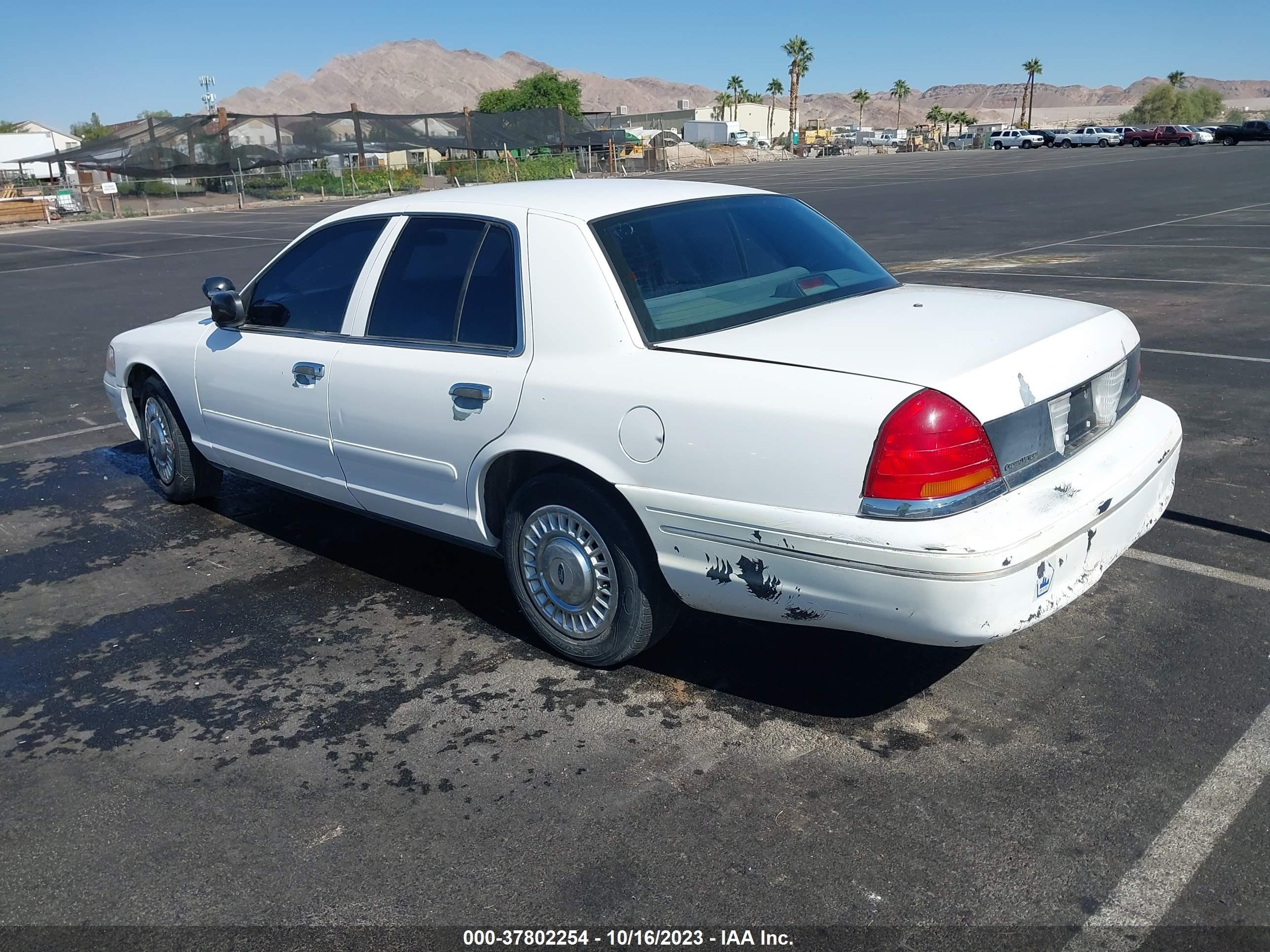 Photo 2 VIN: 2FAFP71WXWX136539 - FORD CROWN VICTORIA 