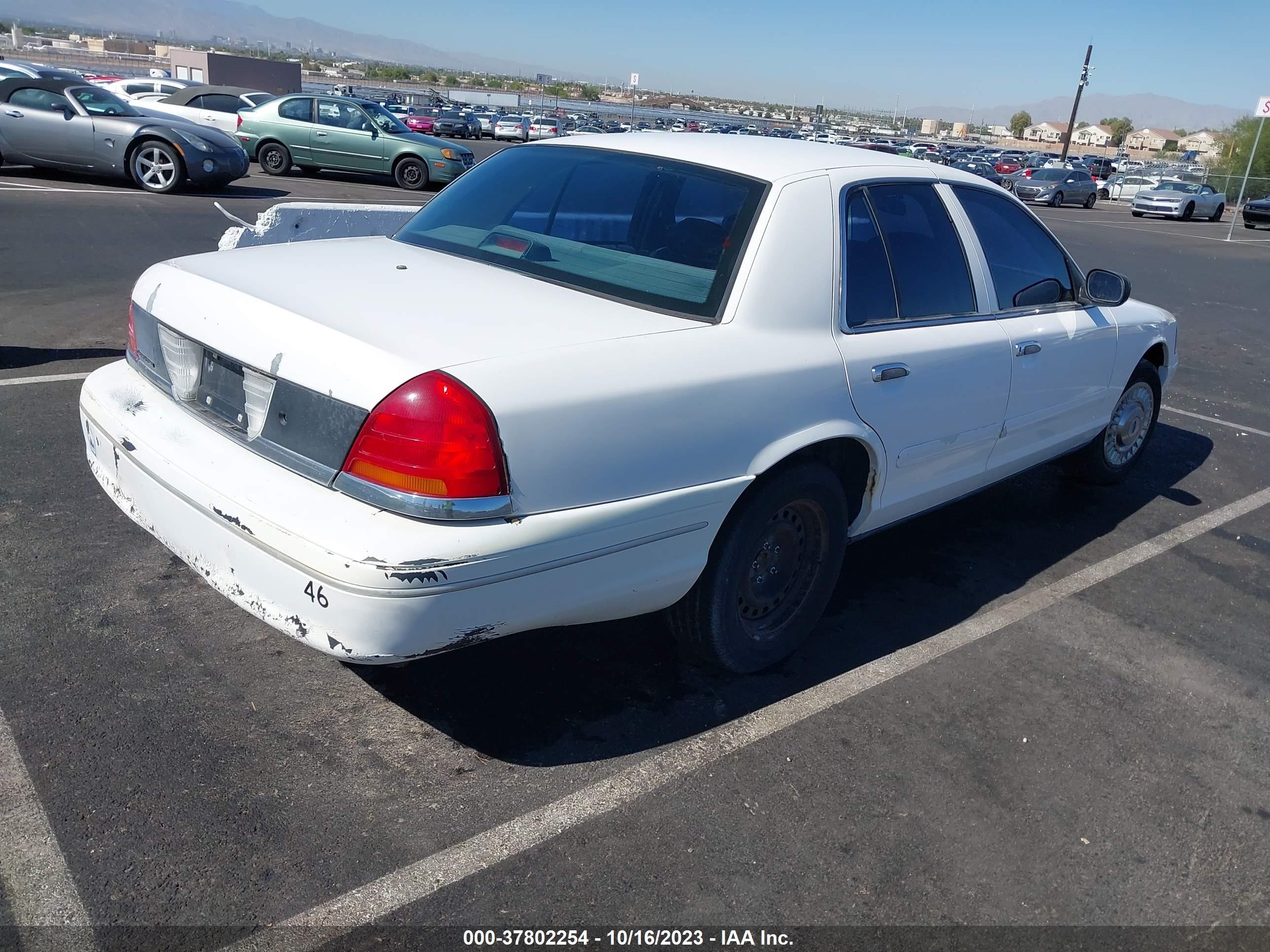 Photo 3 VIN: 2FAFP71WXWX136539 - FORD CROWN VICTORIA 