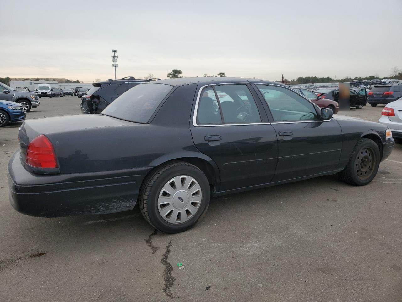 Photo 2 VIN: 2FAFP72V27X160731 - FORD CROWN VICTORIA 