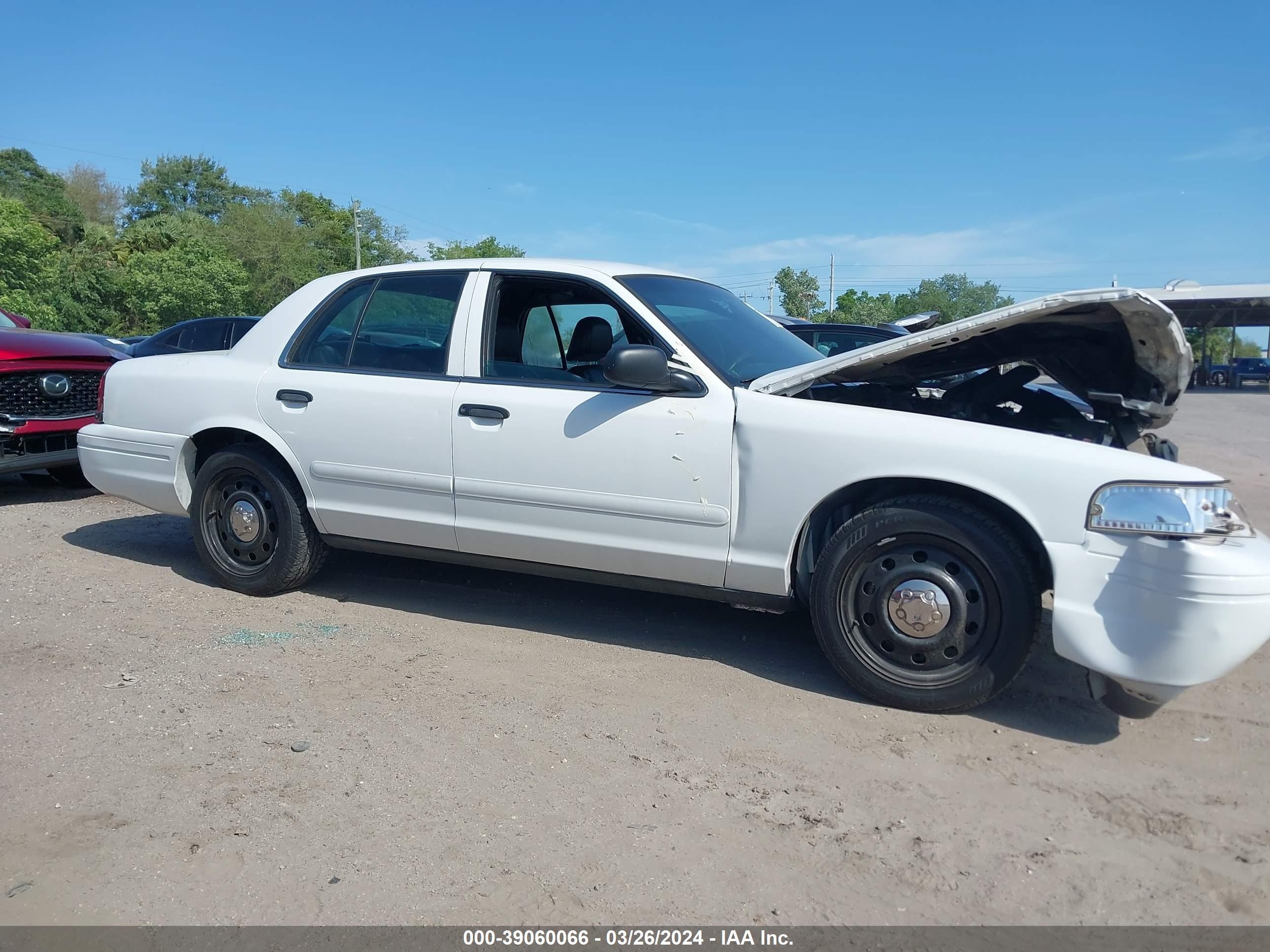 Photo 12 VIN: 2FAFP72W86X112318 - FORD CROWN VICTORIA 