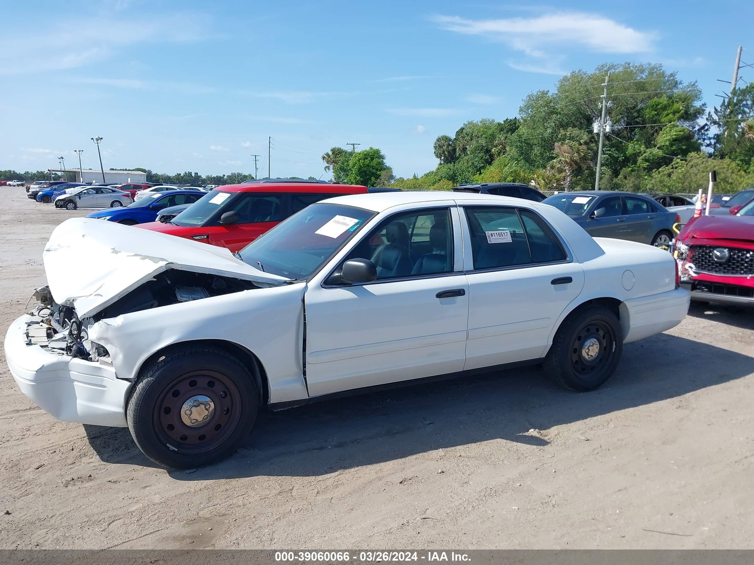 Photo 13 VIN: 2FAFP72W86X112318 - FORD CROWN VICTORIA 