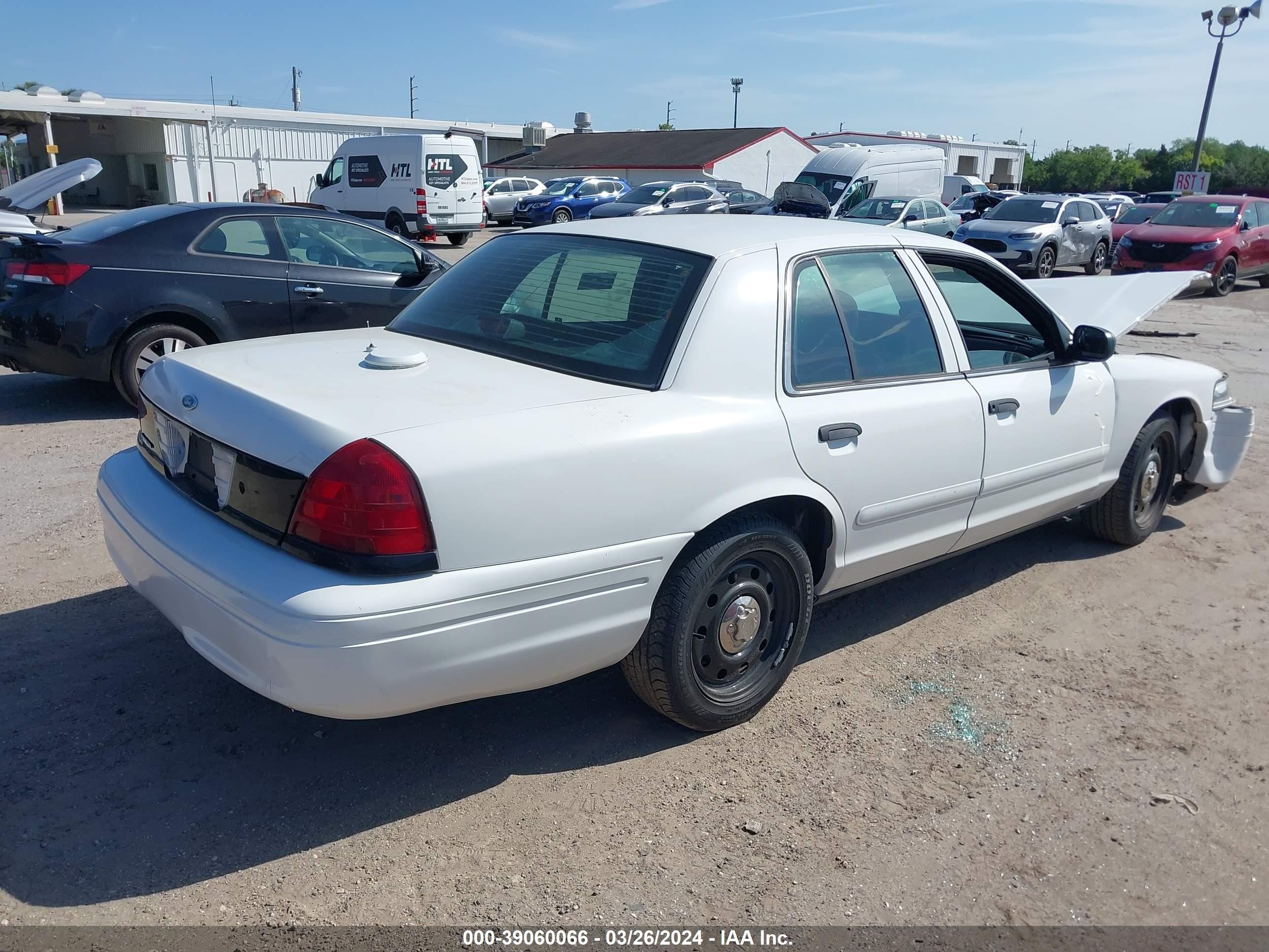 Photo 3 VIN: 2FAFP72W86X112318 - FORD CROWN VICTORIA 