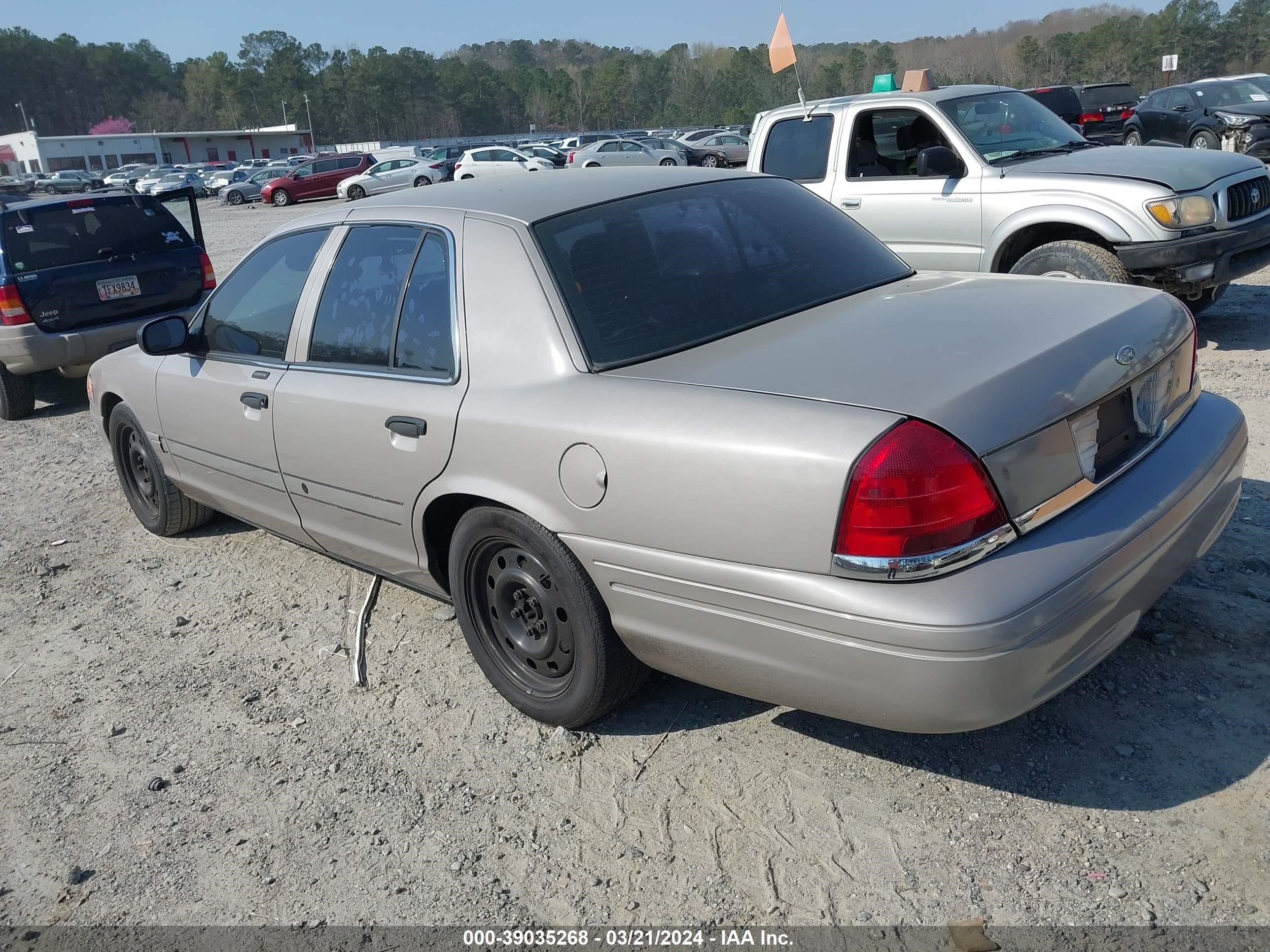 Photo 2 VIN: 2FAFP73V38X159524 - FORD CROWN VICTORIA 