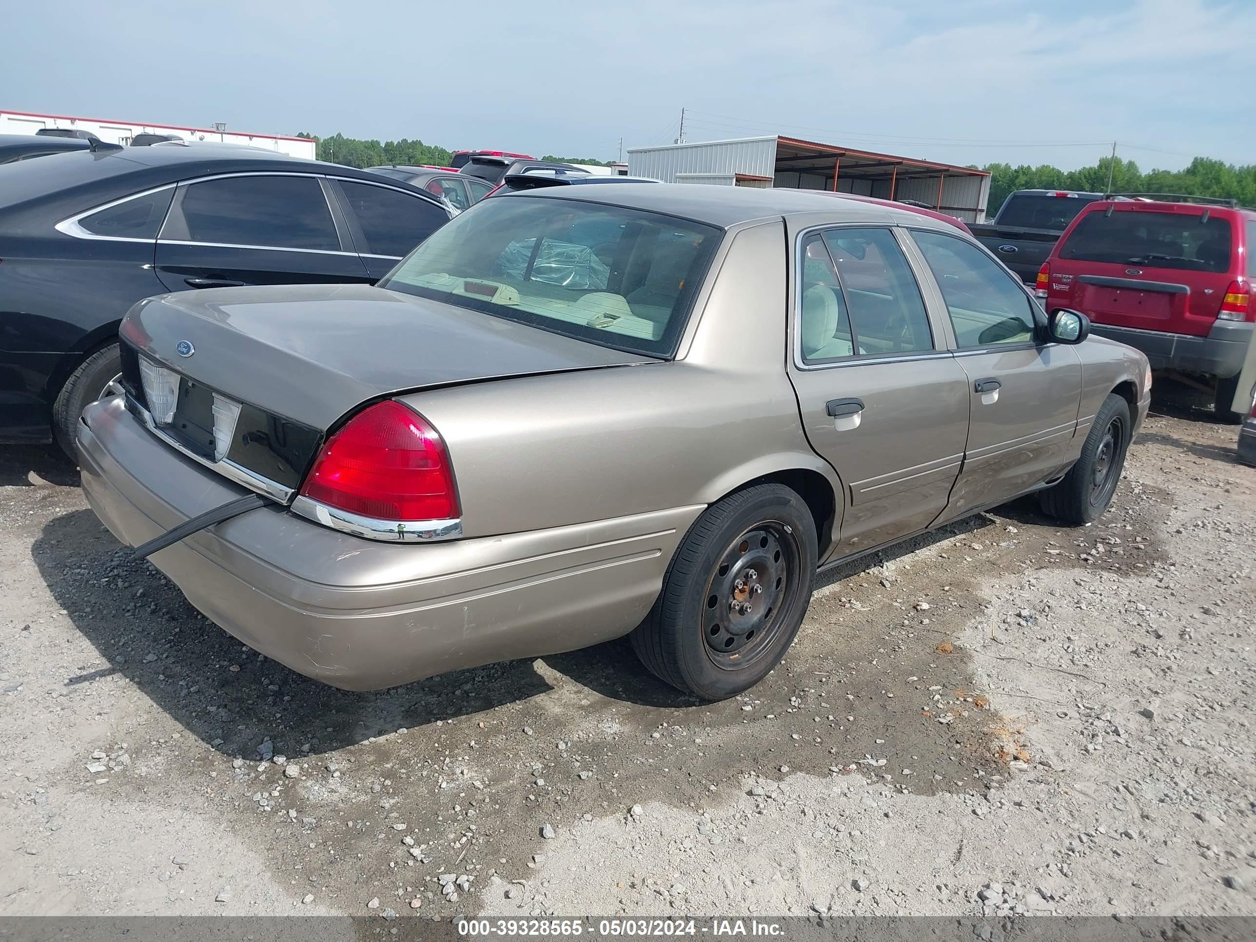 Photo 3 VIN: 2FAFP73V76X106841 - FORD CROWN VICTORIA 