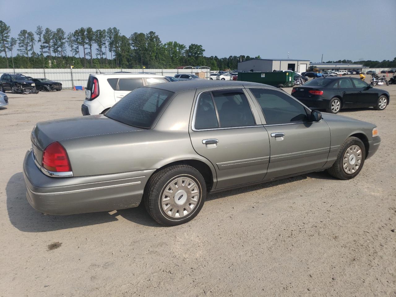 Photo 2 VIN: 2FAFP73W03X203559 - FORD CROWN VICTORIA 