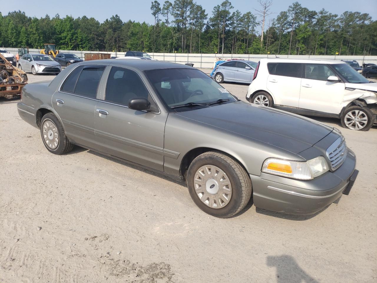 Photo 3 VIN: 2FAFP73W03X203559 - FORD CROWN VICTORIA 