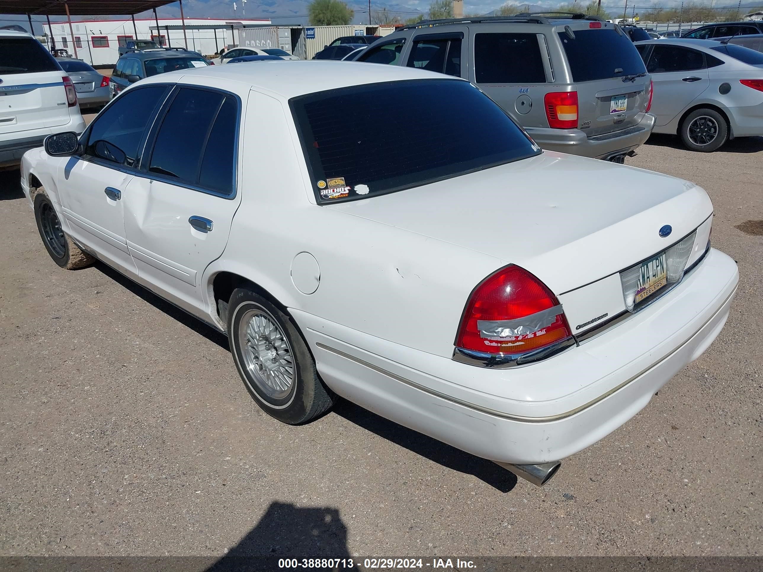 Photo 2 VIN: 2FAFP73W0WX125126 - FORD CROWN VICTORIA 