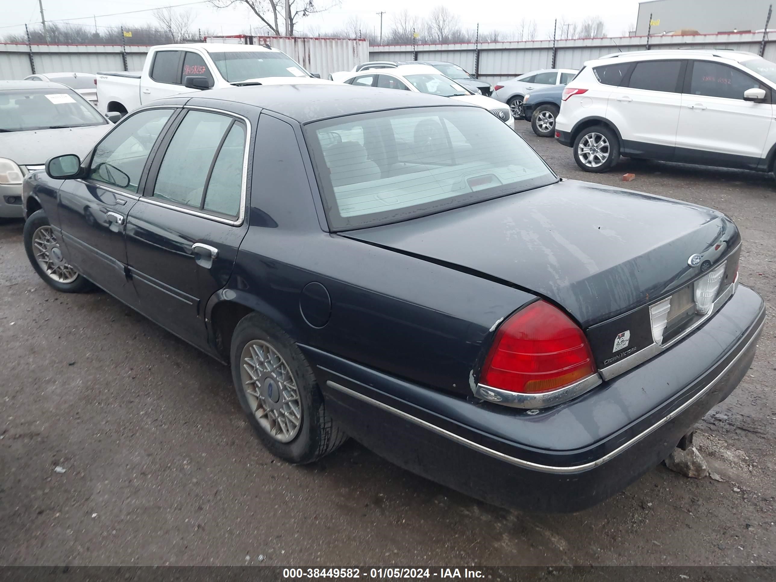 Photo 2 VIN: 2FAFP73W12X139286 - FORD CROWN VICTORIA 