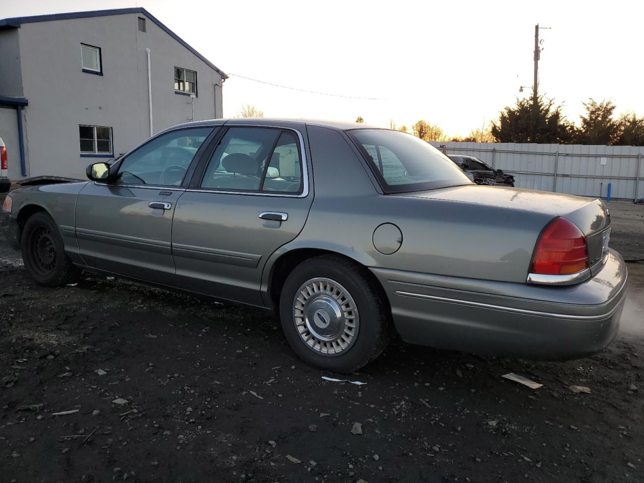 Photo 1 VIN: 2FAFP73W2XX192747 - FORD CROWN VICTORIA 