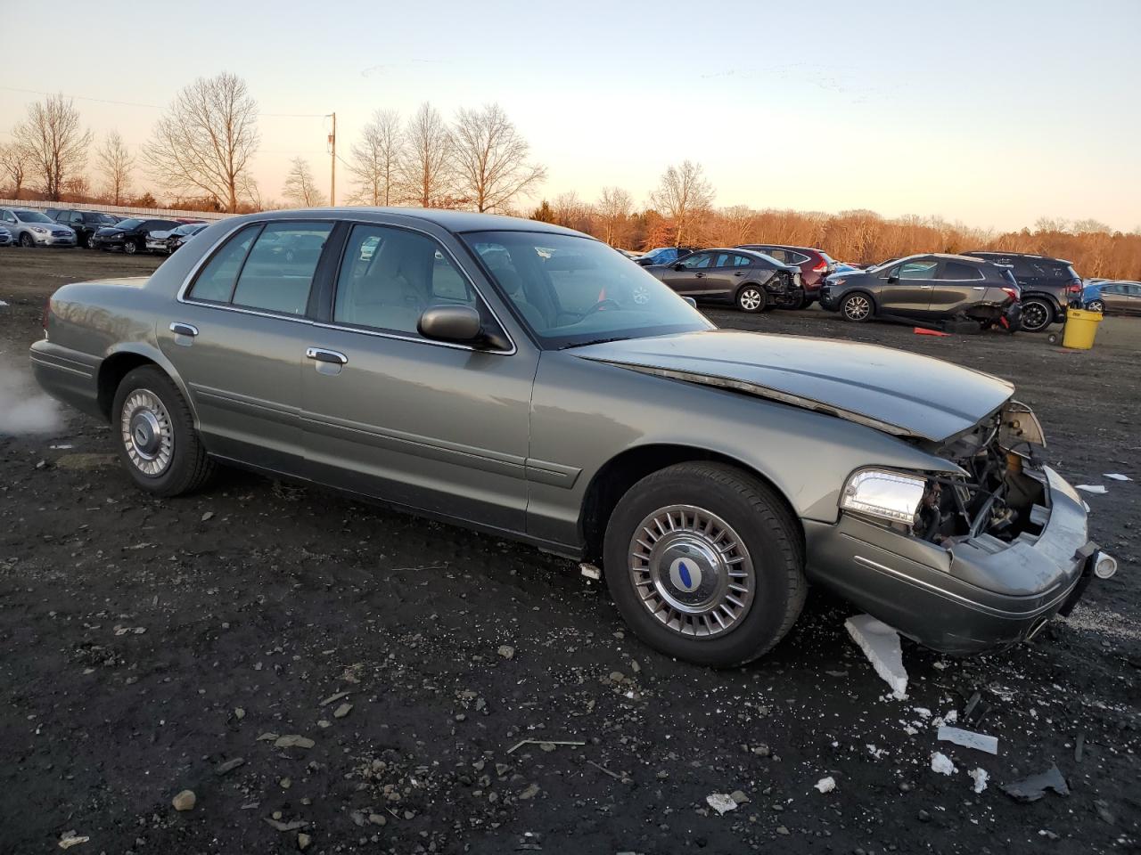 Photo 3 VIN: 2FAFP73W2XX192747 - FORD CROWN VICTORIA 