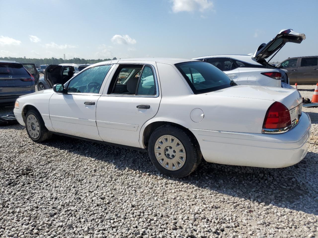 Photo 1 VIN: 2FAFP73W74X140042 - FORD CROWN VICTORIA 