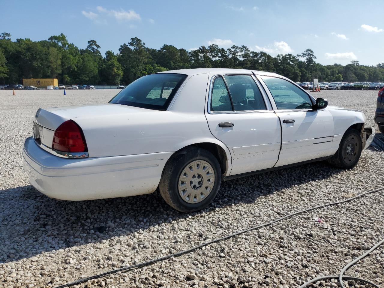 Photo 2 VIN: 2FAFP73W74X140042 - FORD CROWN VICTORIA 