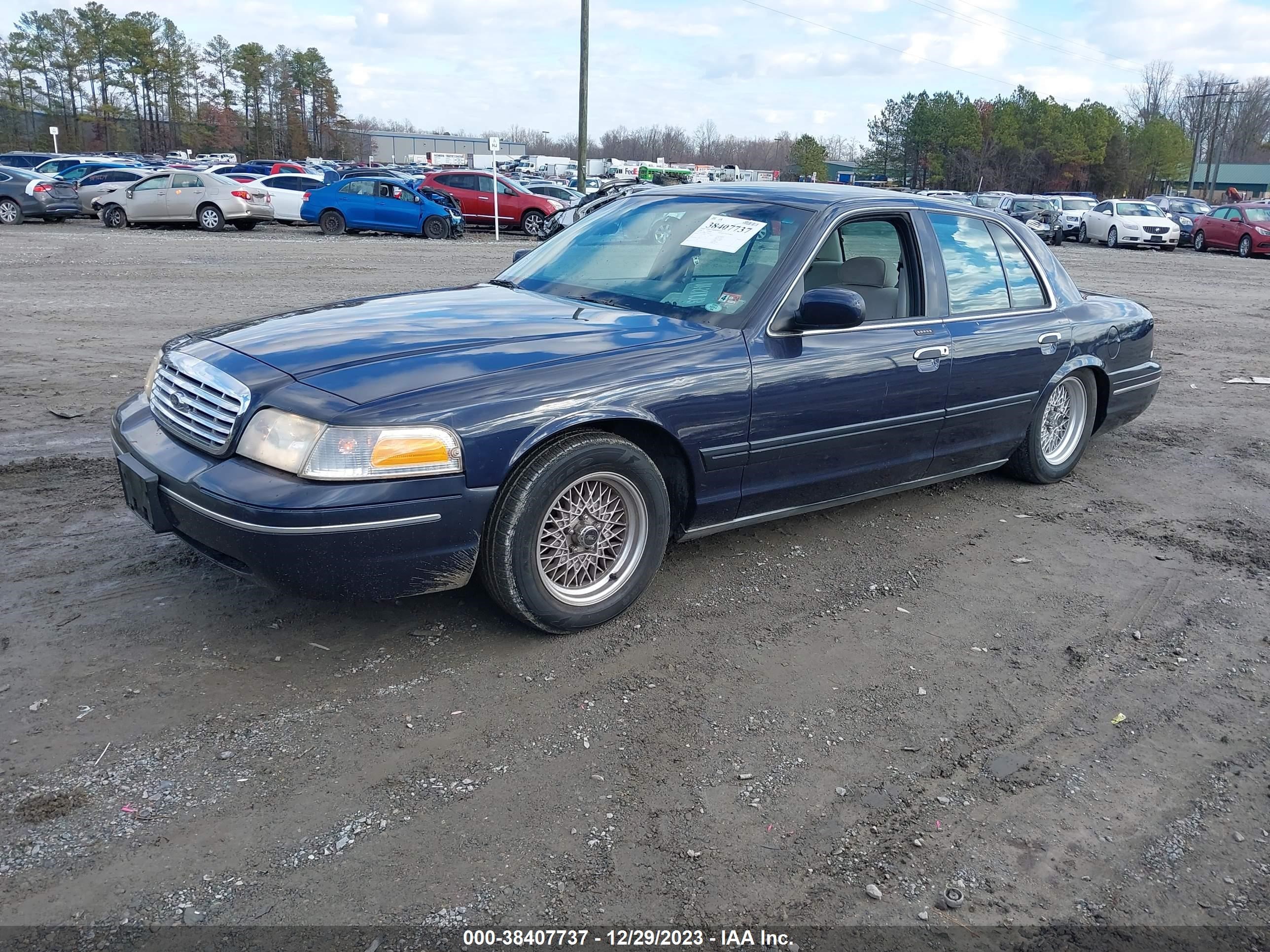 Photo 1 VIN: 2FAFP73W7YX109119 - FORD CROWN VICTORIA 