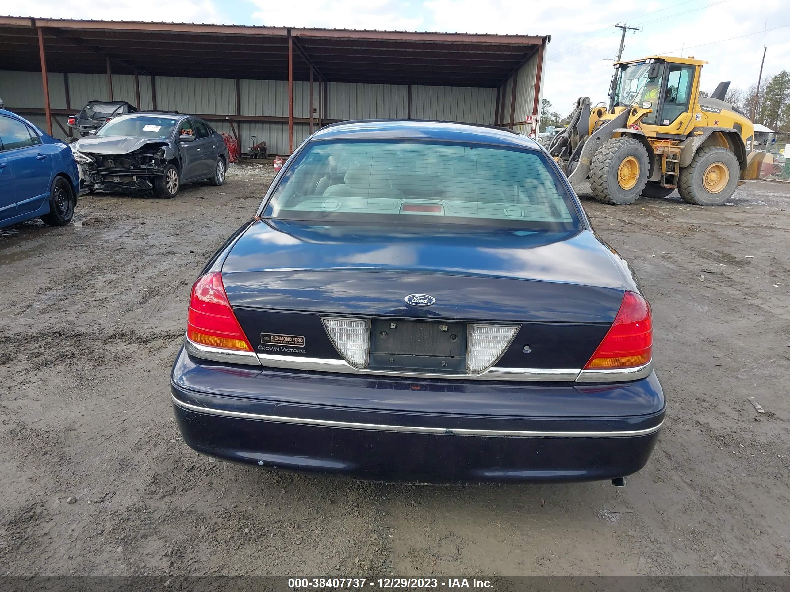 Photo 15 VIN: 2FAFP73W7YX109119 - FORD CROWN VICTORIA 