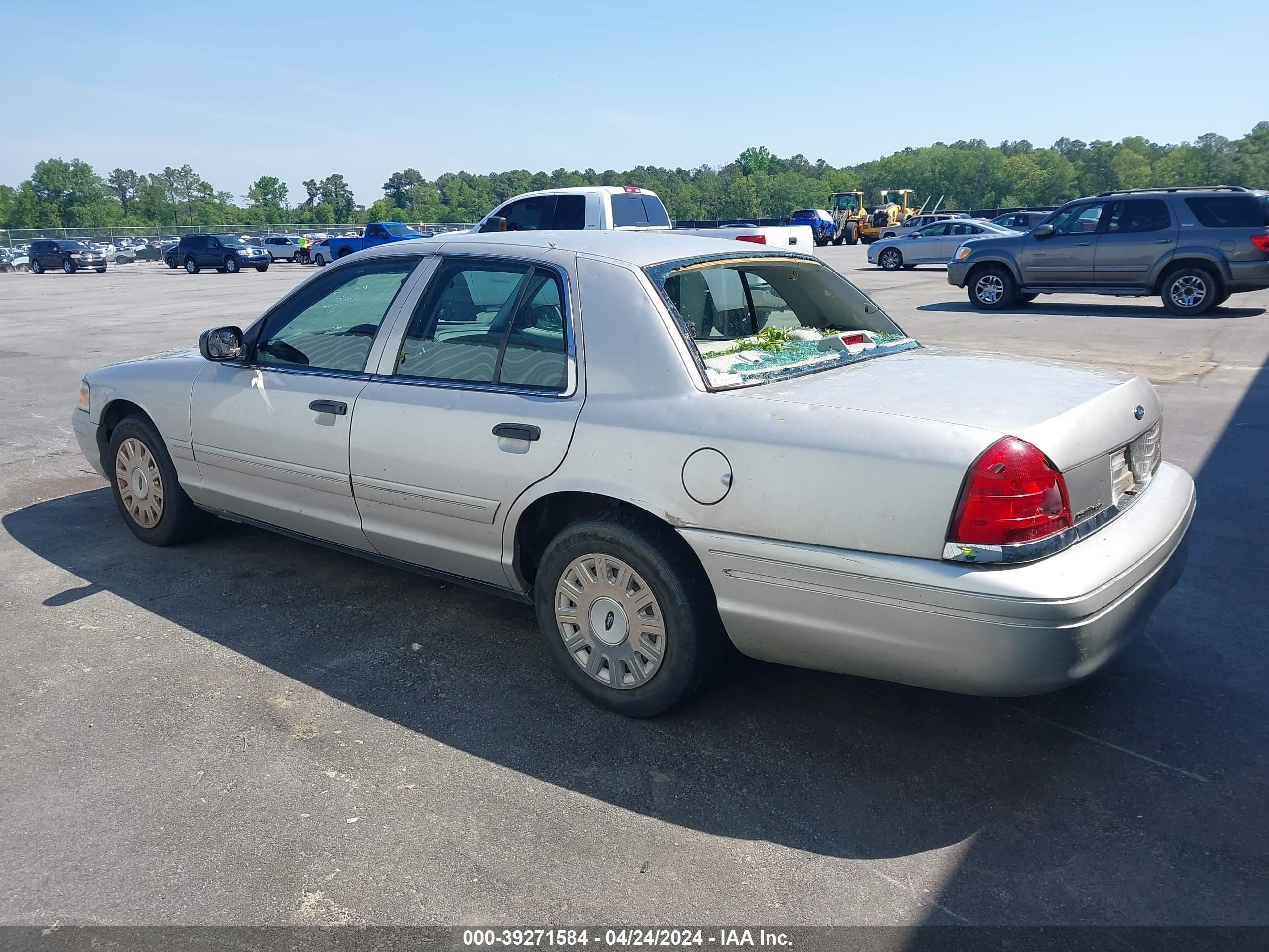 Photo 2 VIN: 2FAFP73W94X150460 - FORD CROWN VICTORIA 