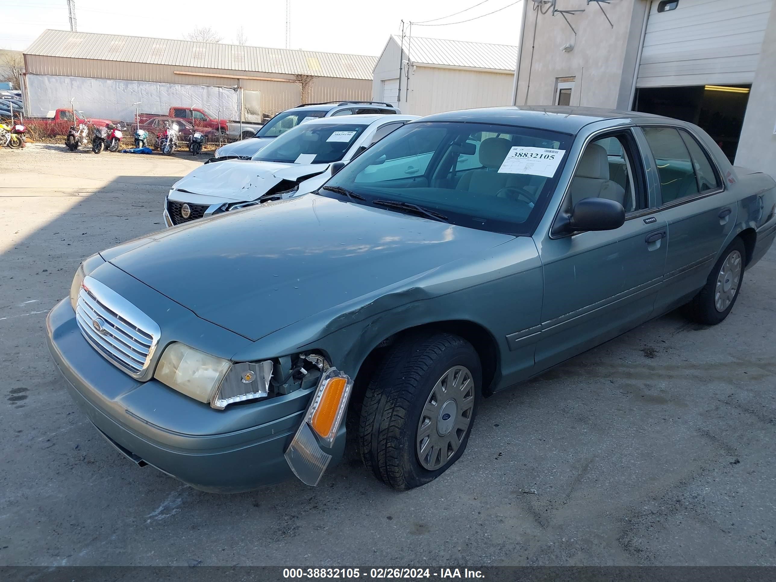 Photo 1 VIN: 2FAFP73W95X128069 - FORD CROWN VICTORIA 