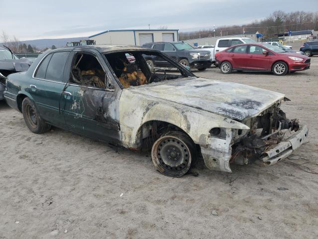 Photo 3 VIN: 2FAFP73W9YX139559 - FORD CROWN VIC 