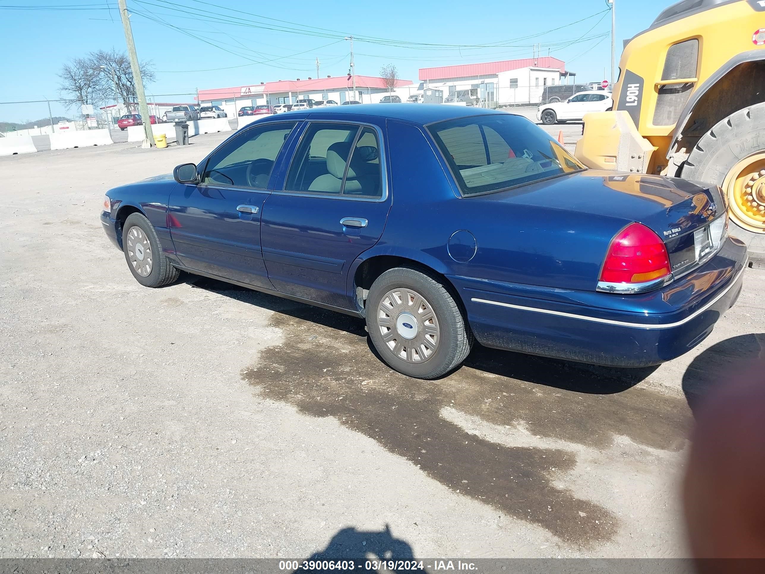 Photo 2 VIN: 2FAFP73WX3X178900 - FORD CROWN VICTORIA 