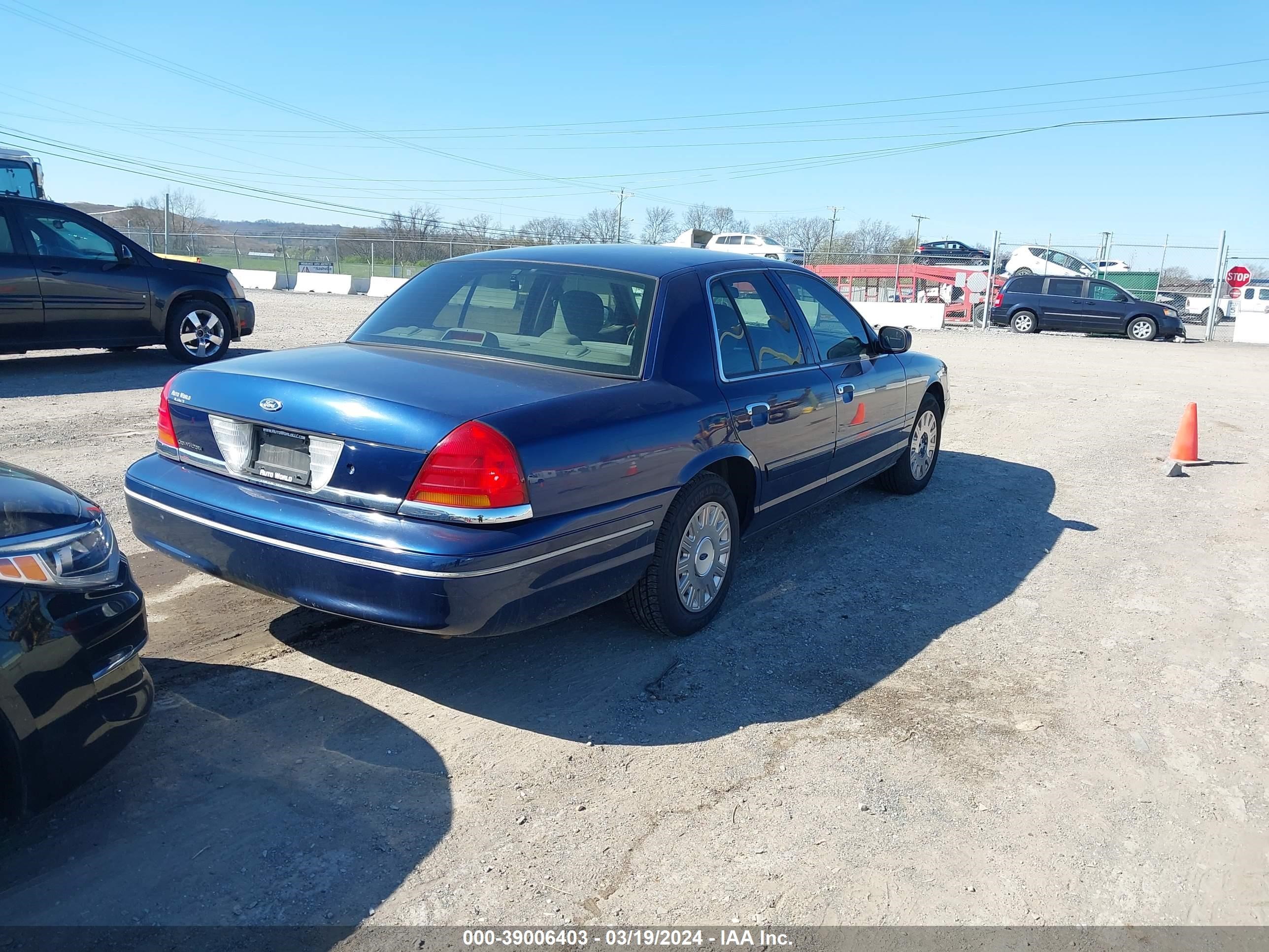 Photo 3 VIN: 2FAFP73WX3X178900 - FORD CROWN VICTORIA 