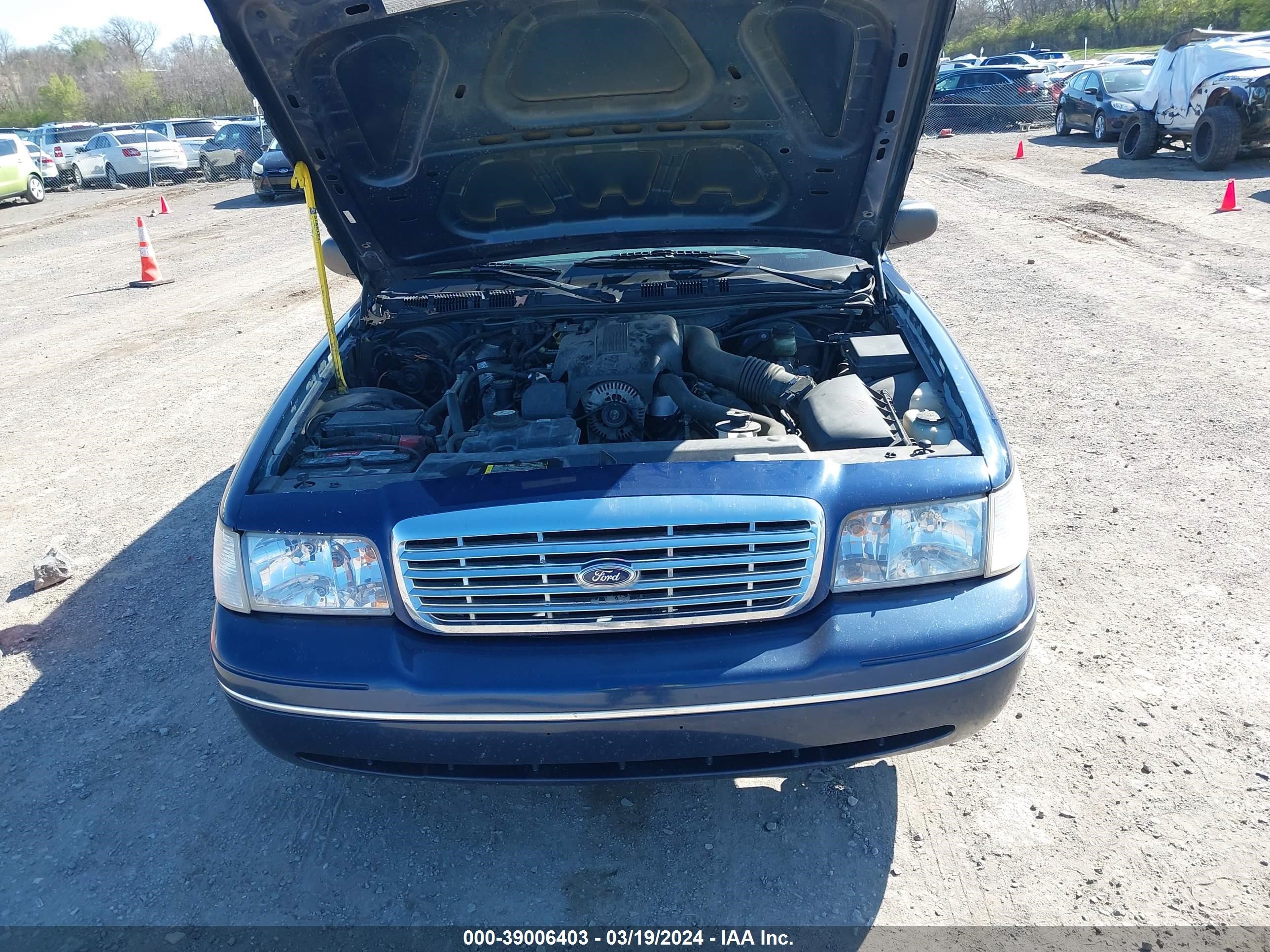 Photo 9 VIN: 2FAFP73WX3X178900 - FORD CROWN VICTORIA 