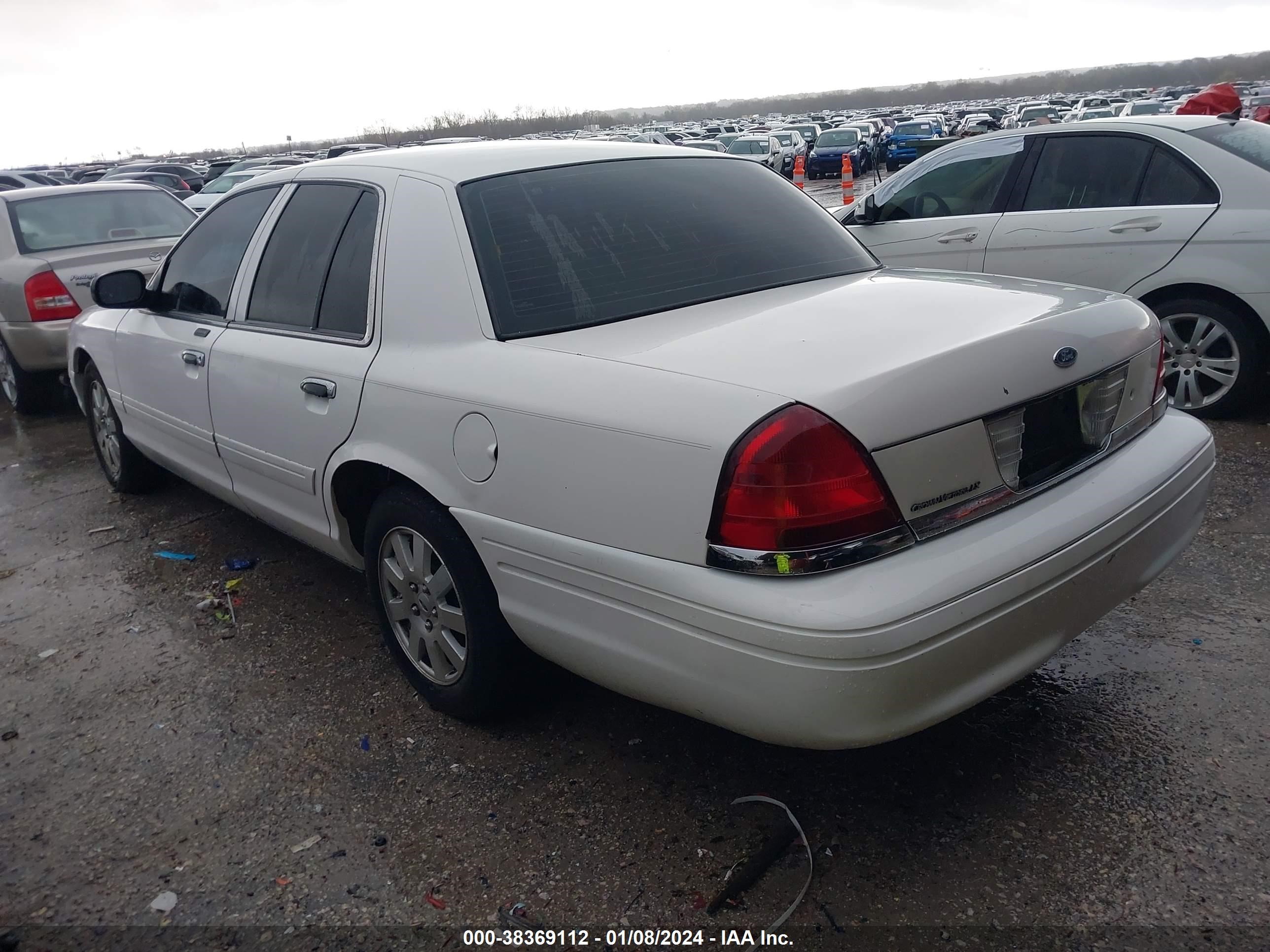 Photo 2 VIN: 2FAFP74V07X145769 - FORD CROWN VICTORIA 