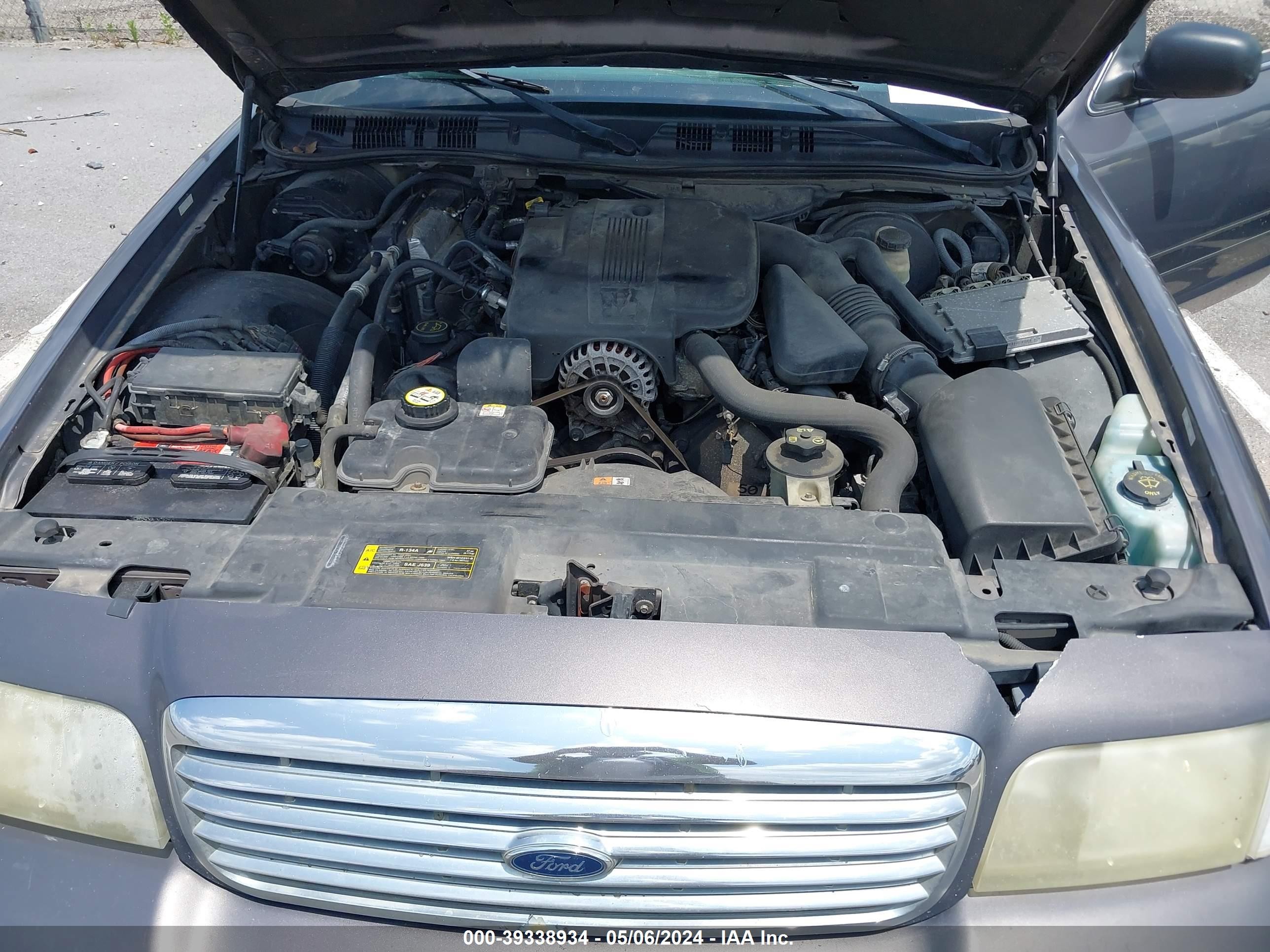 Photo 9 VIN: 2FAFP74V87X124409 - FORD CROWN VICTORIA 