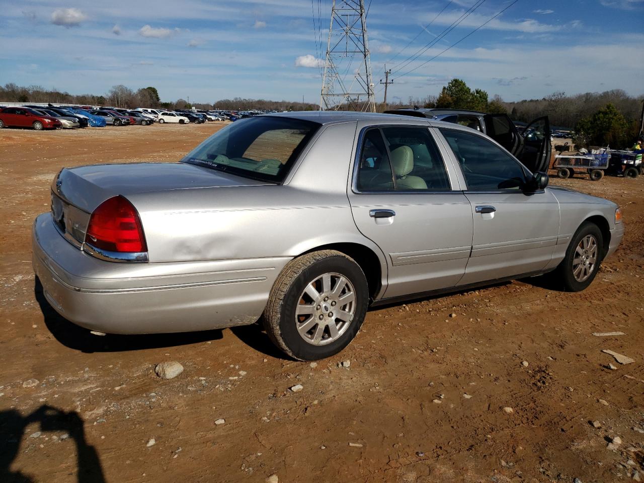 Photo 2 VIN: 2FAFP74V96X128435 - FORD CROWN VICTORIA 