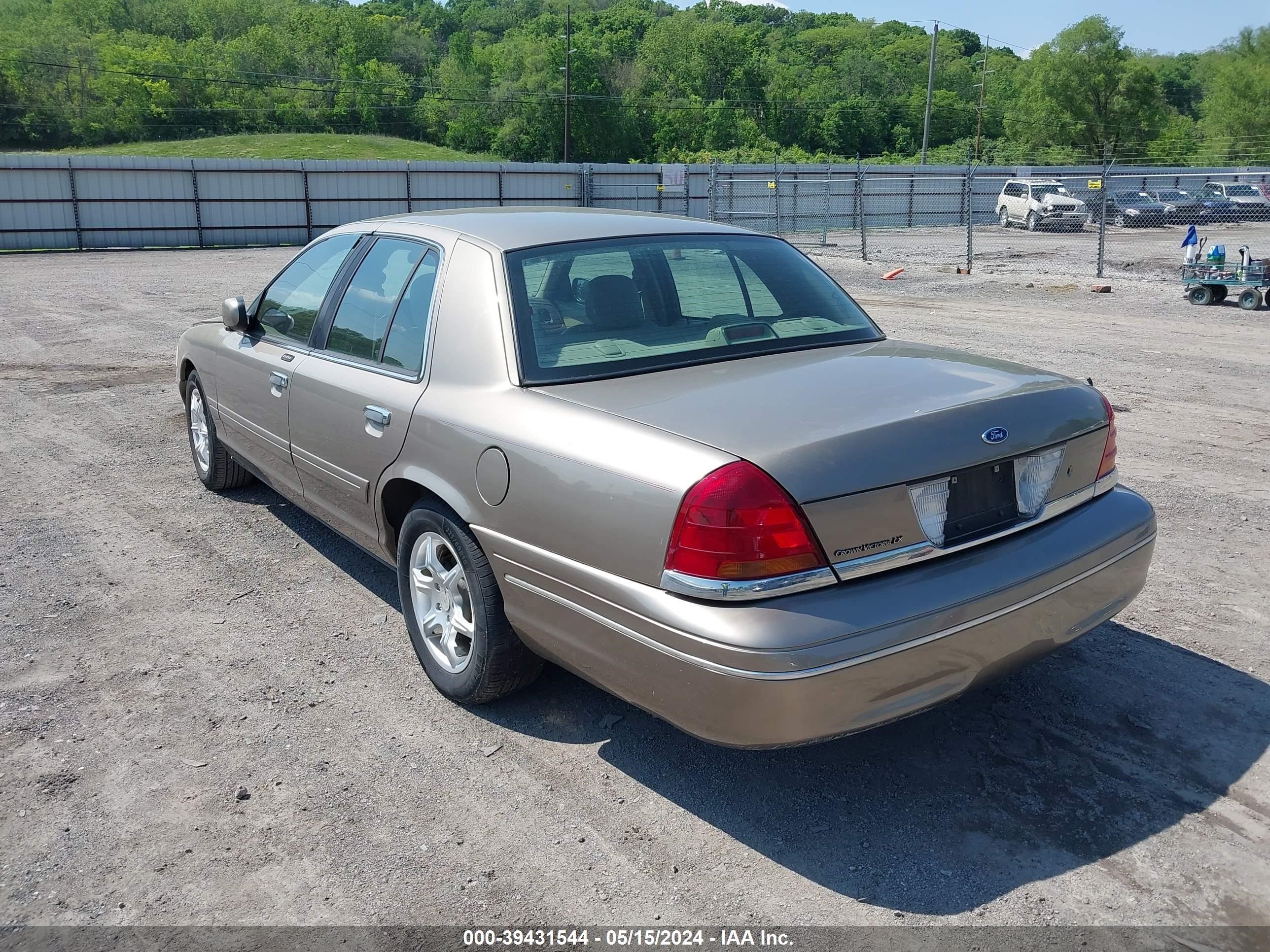 Photo 2 VIN: 2FAFP74W03X130496 - FORD CROWN VICTORIA 