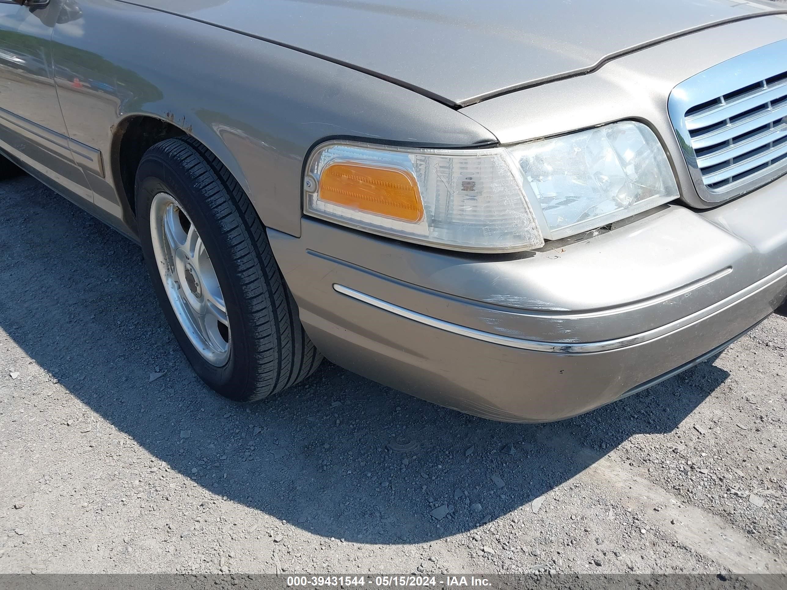 Photo 5 VIN: 2FAFP74W03X130496 - FORD CROWN VICTORIA 