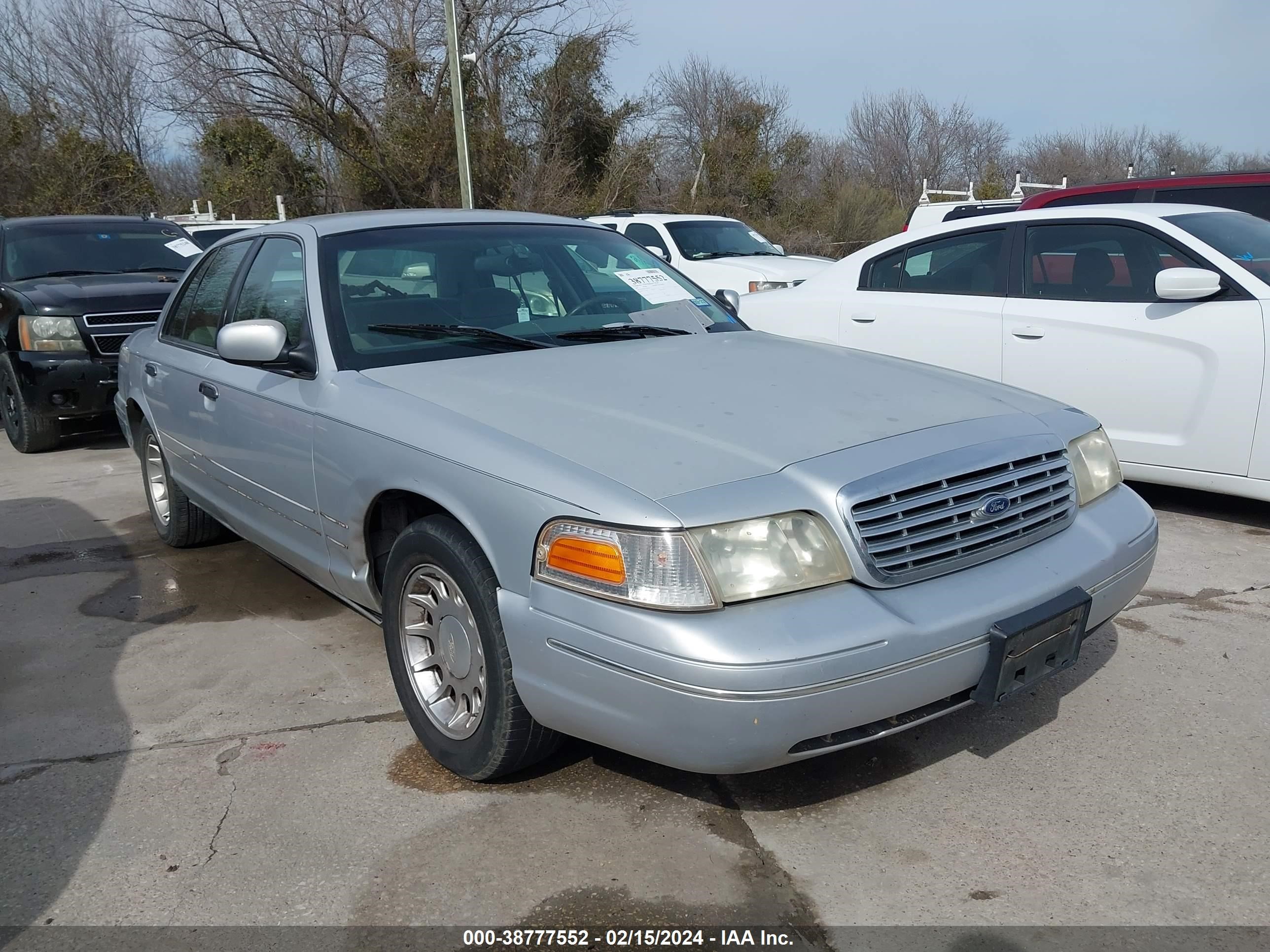 Photo 0 VIN: 2FAFP74W11X103367 - FORD CROWN VICTORIA 