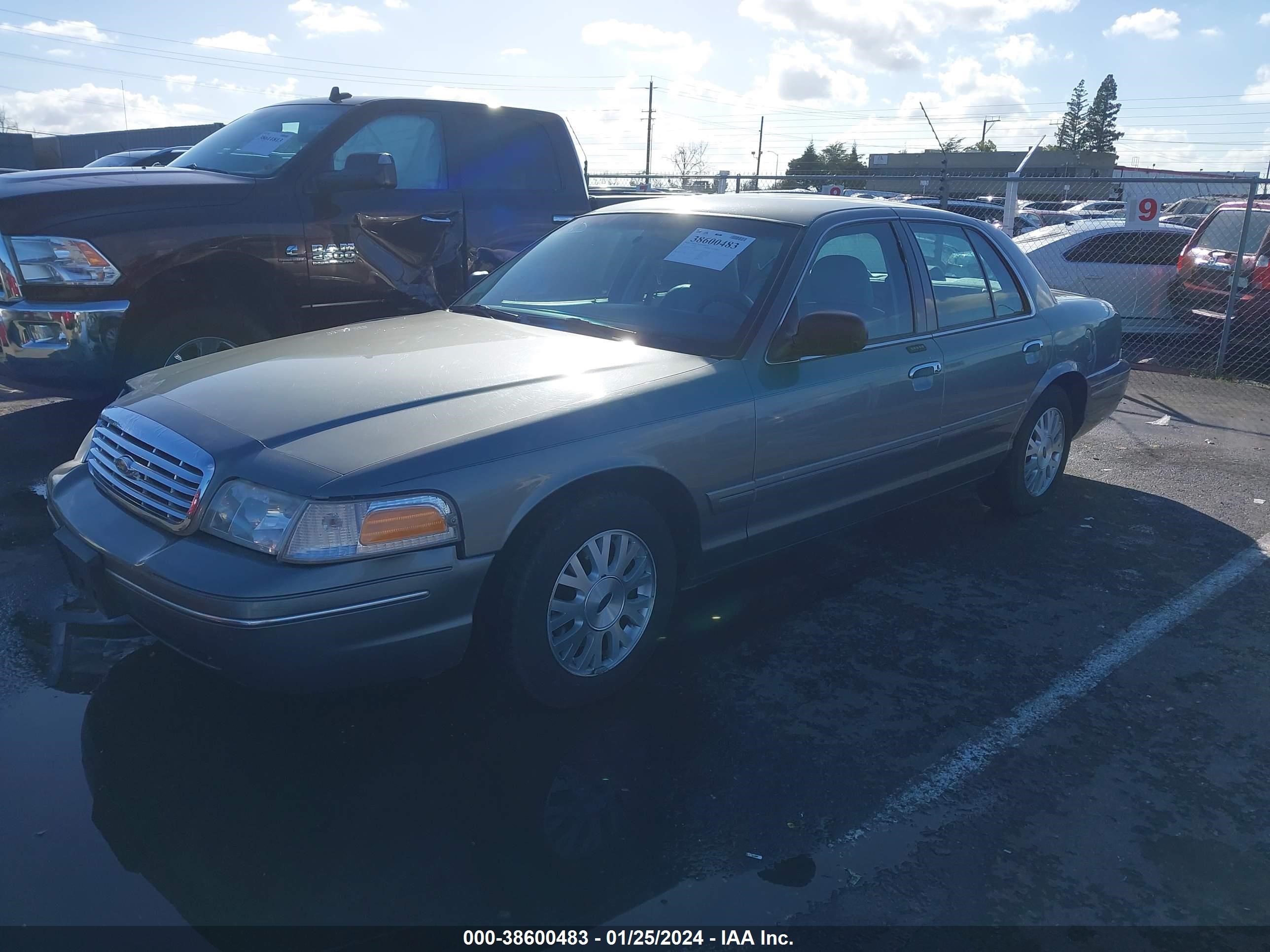 Photo 1 VIN: 2FAFP74W13X224659 - FORD CROWN VICTORIA 