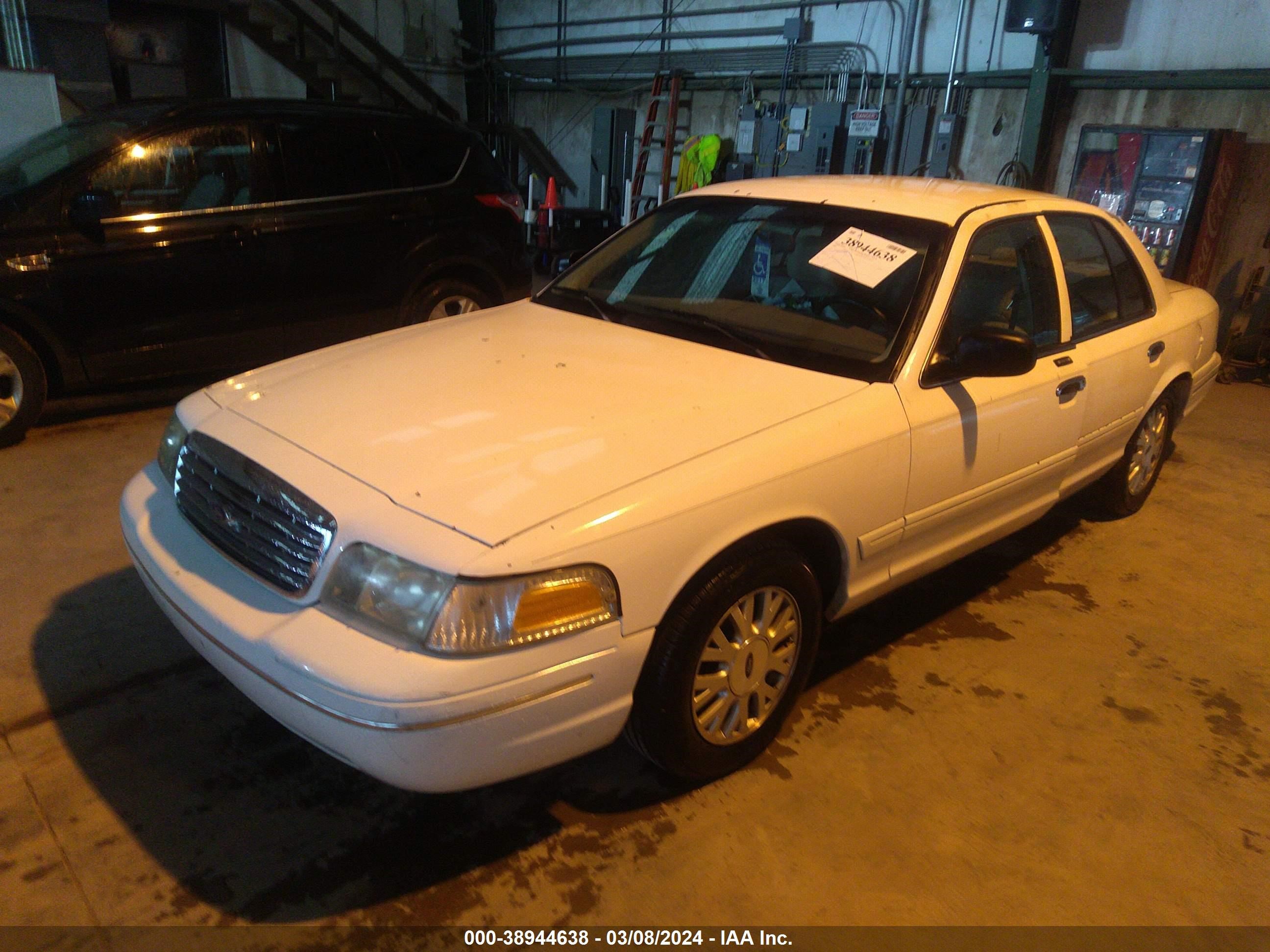 Photo 1 VIN: 2FAFP74W14X148376 - FORD CROWN VICTORIA 