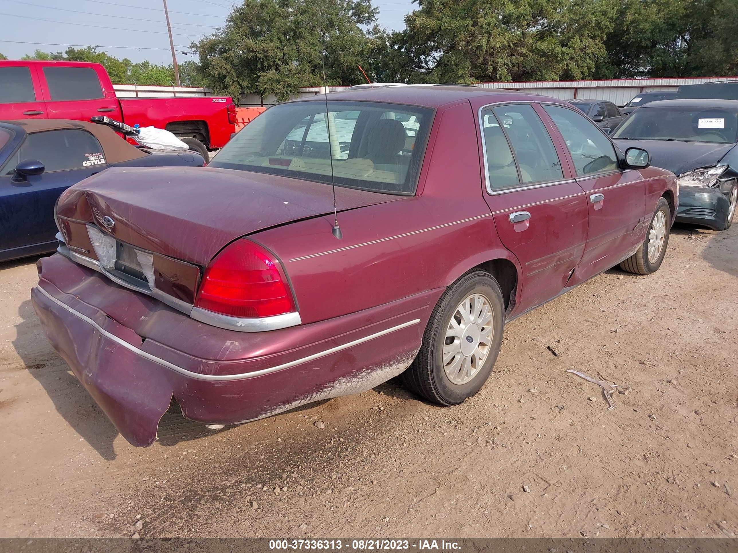 Photo 3 VIN: 2FAFP74W15X105514 - FORD CROWN VICTORIA 