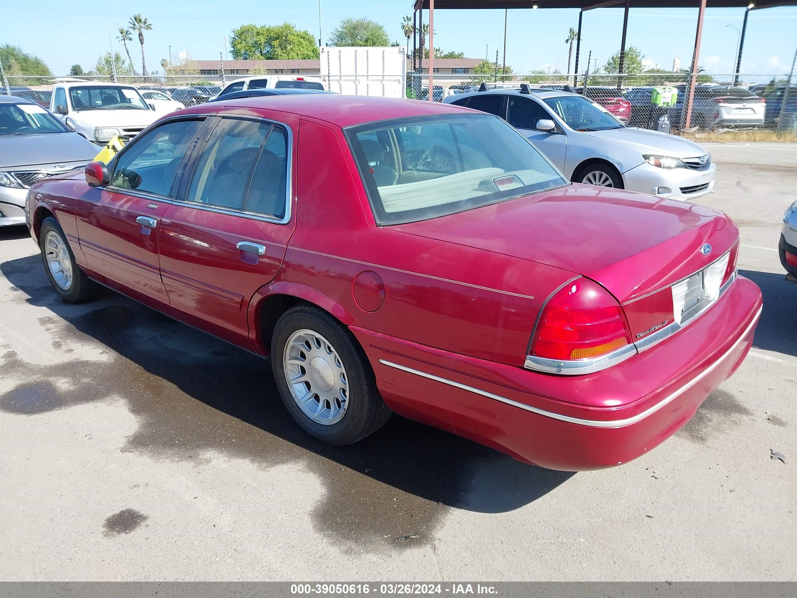 Photo 2 VIN: 2FAFP74W1XX220763 - FORD CROWN VICTORIA 